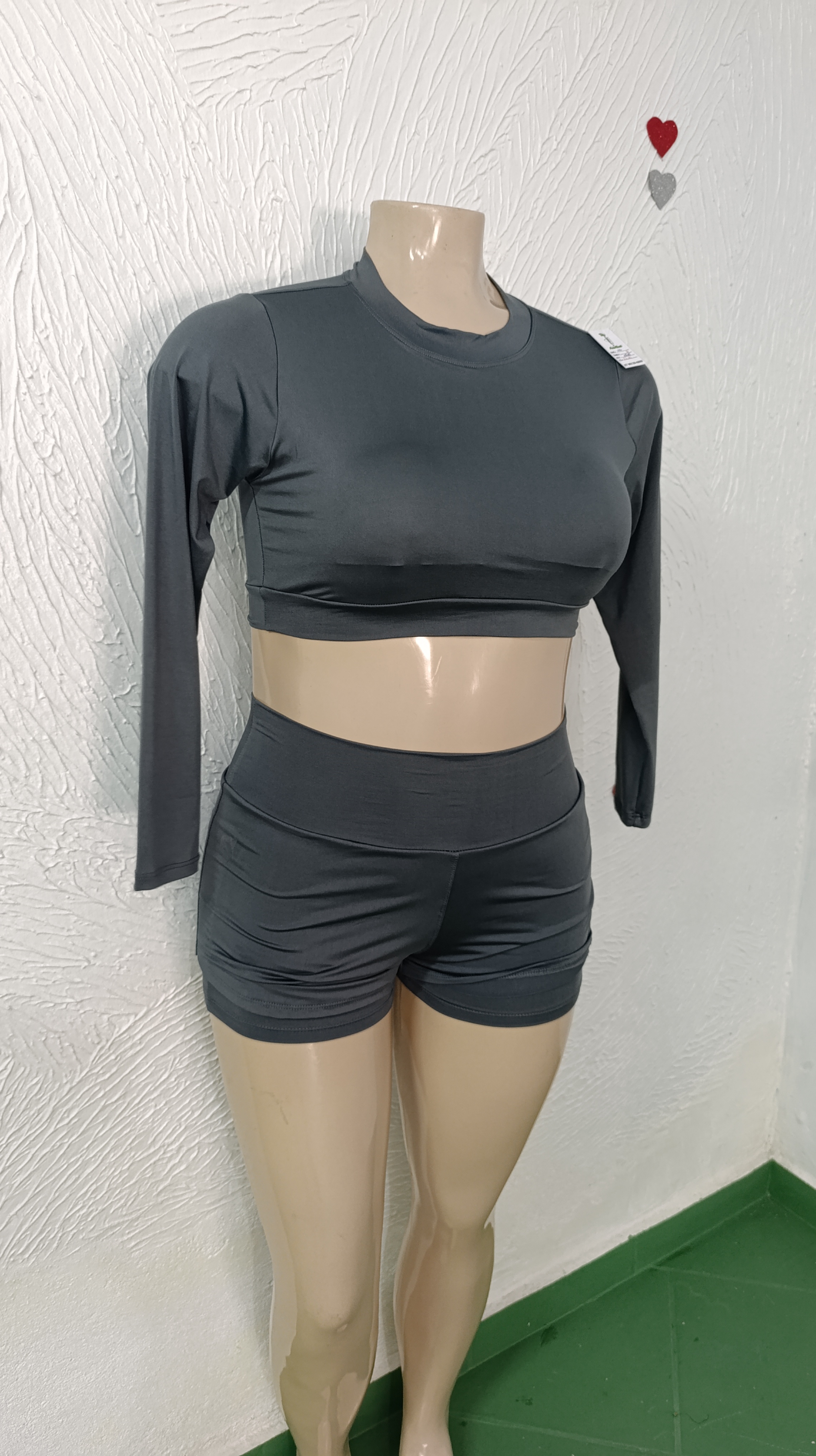 Conjunto de Short G. Duplo. Manga longa. GRAFITE.