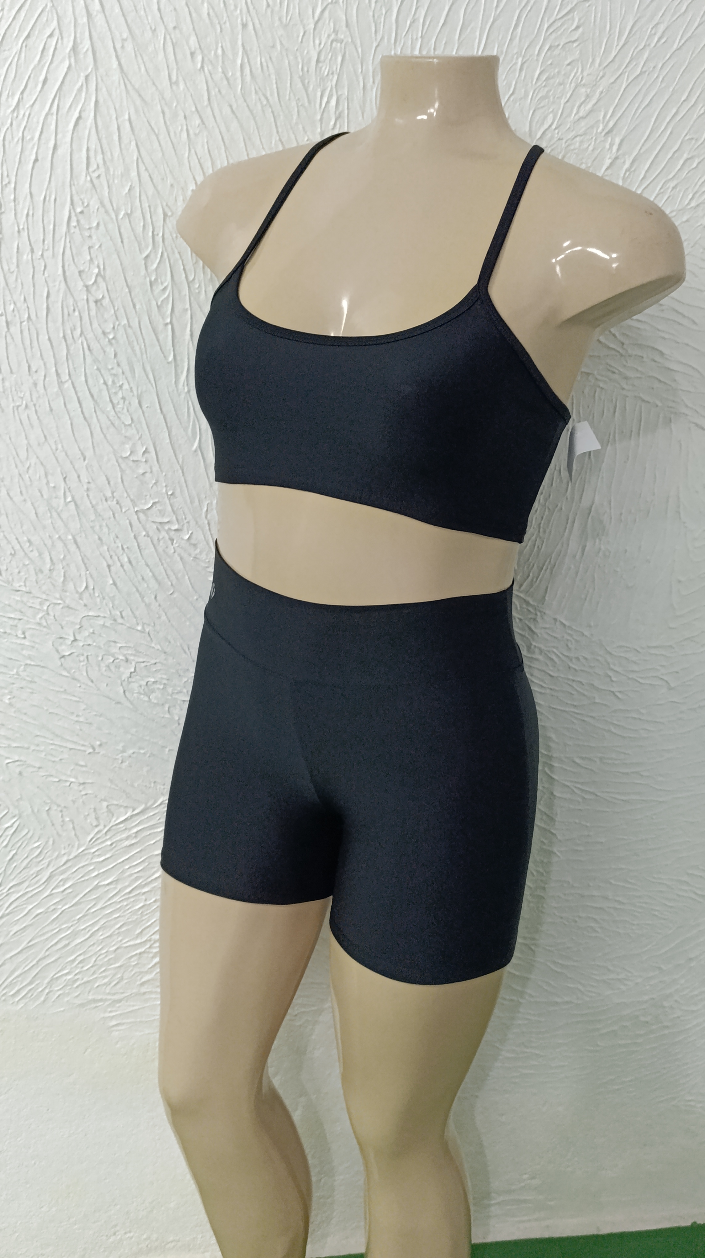 Conjunto de Short M Alcinha fina. Cor: PRETA