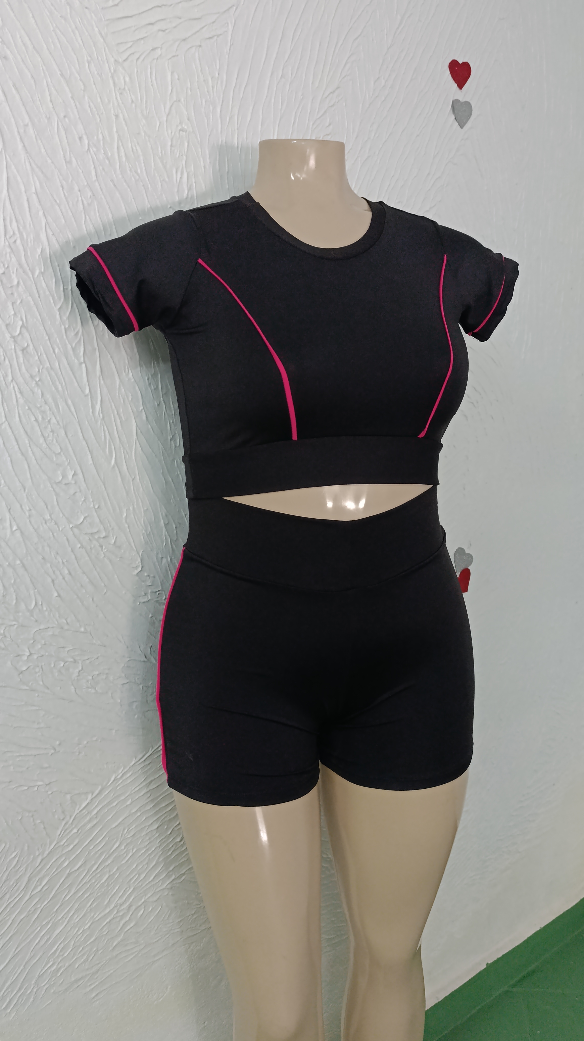 Conjunto de Short G. Cropped. Preto com viés ROSA