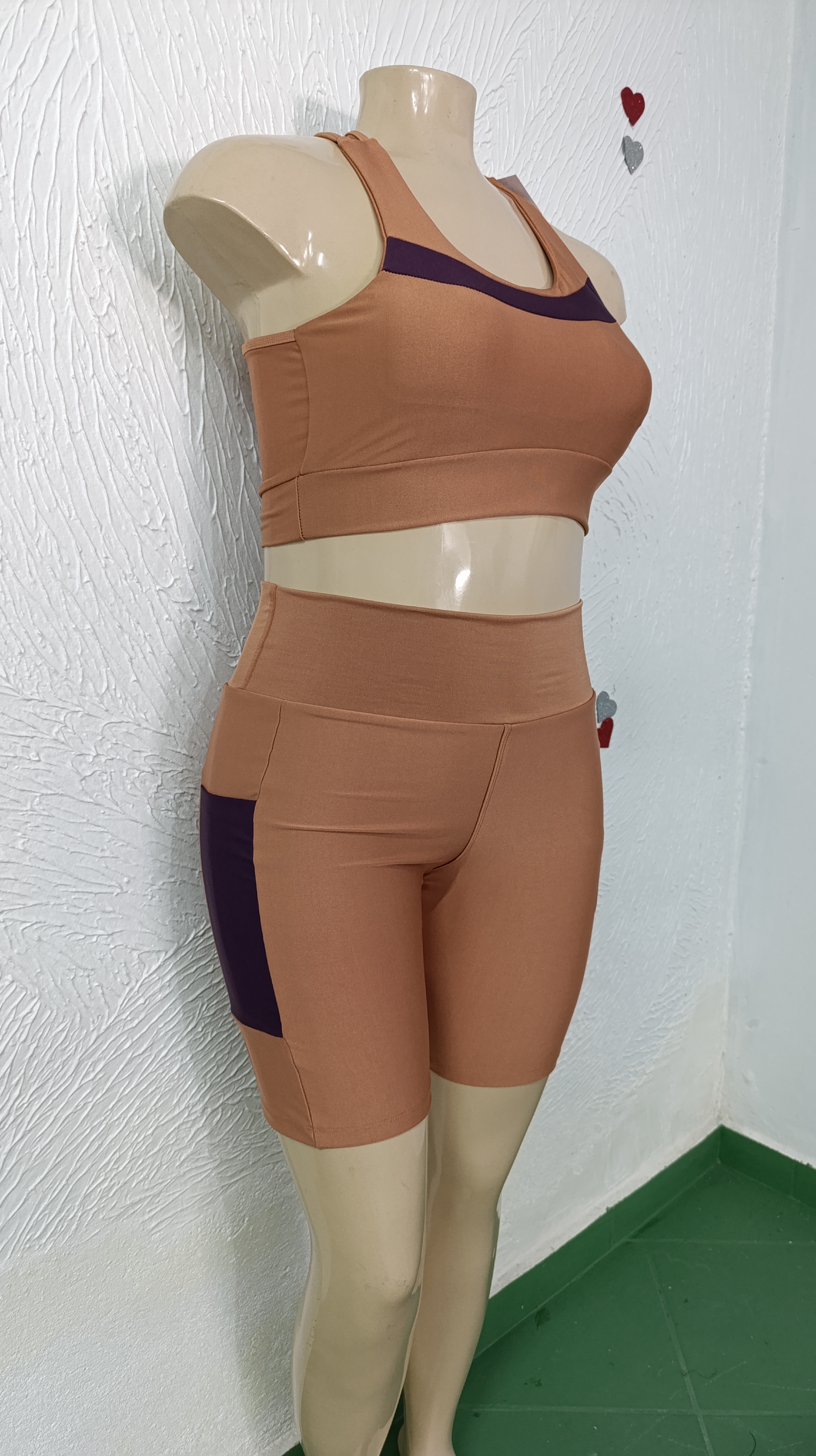 Conjunto de Short GG Veste 46.48 Cor: marrom com detalhes açaí