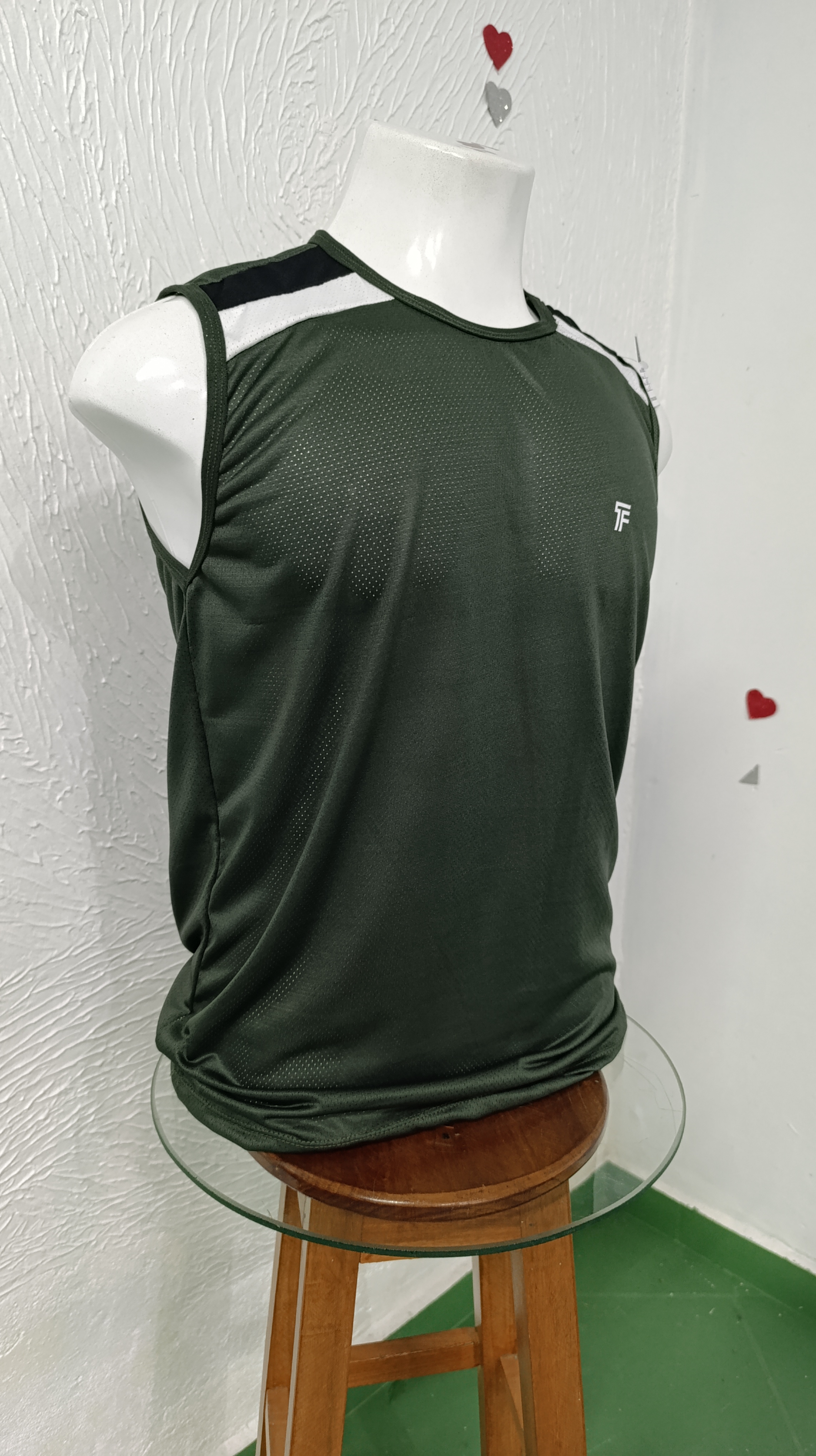 Camiseta M Dryfit furadinho Cor: Verde Militar