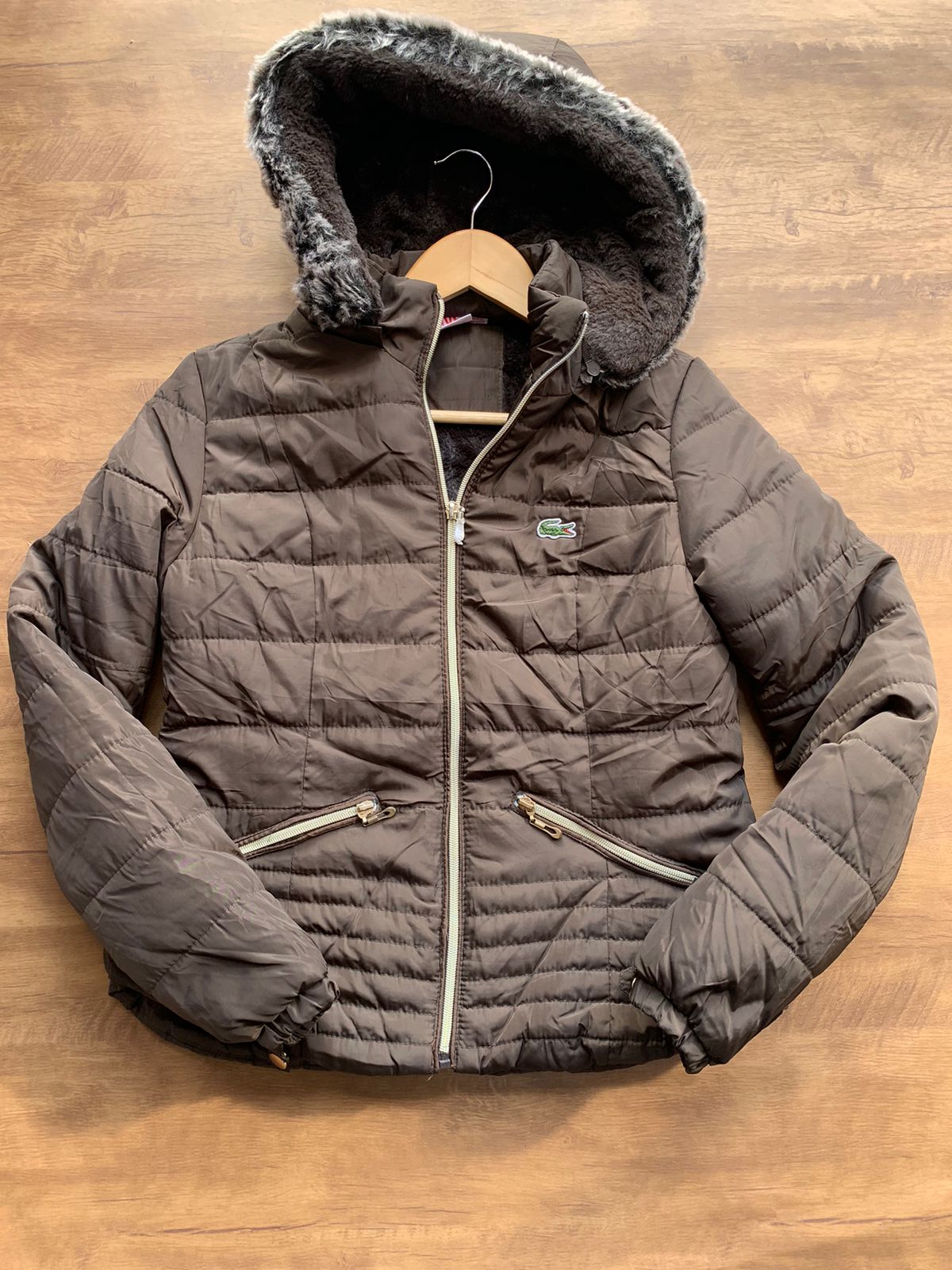 Bobojaco Lacoste Marrom Com Lã No Capuz