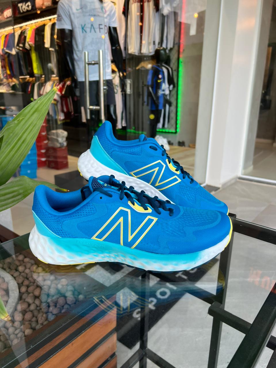 Tênis New Balance Evoz