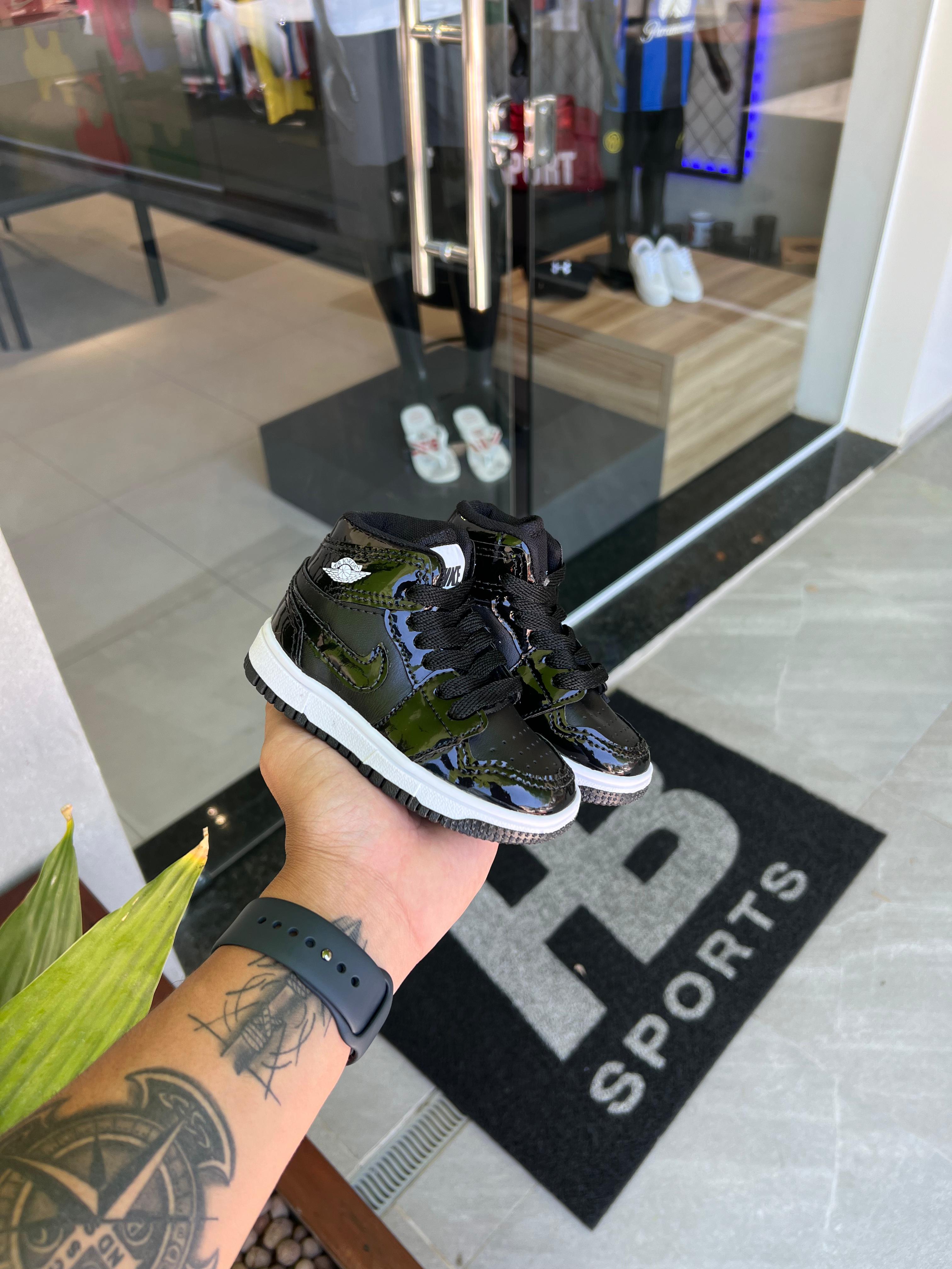 Botinha Jordan Infantil Preto Verniz