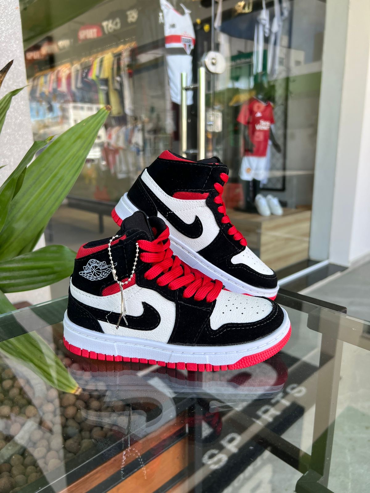 Botinha Jordan Preto/Vermelho/Camurça