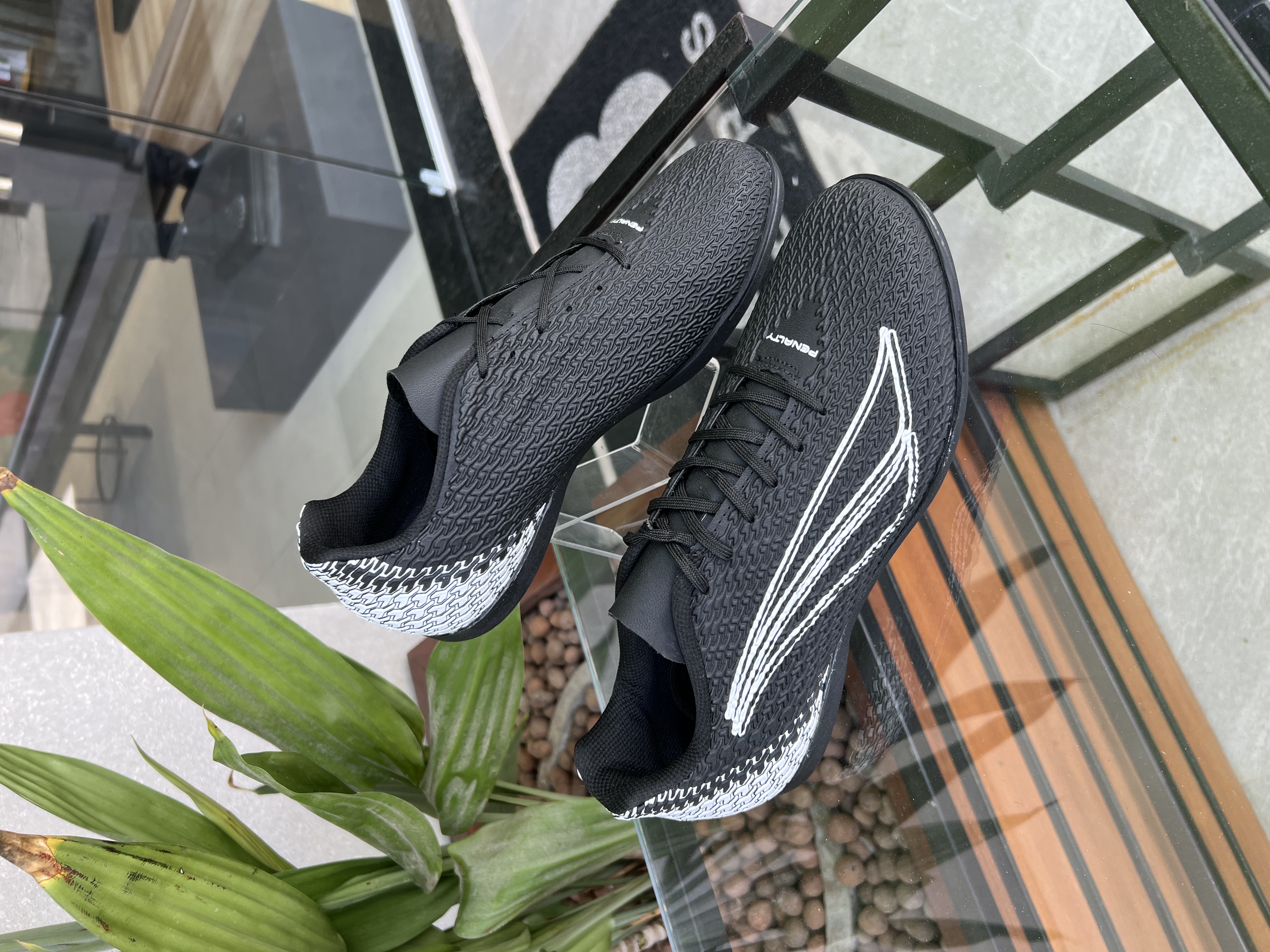 Chuteira Futsal Penalty Bravo Preta