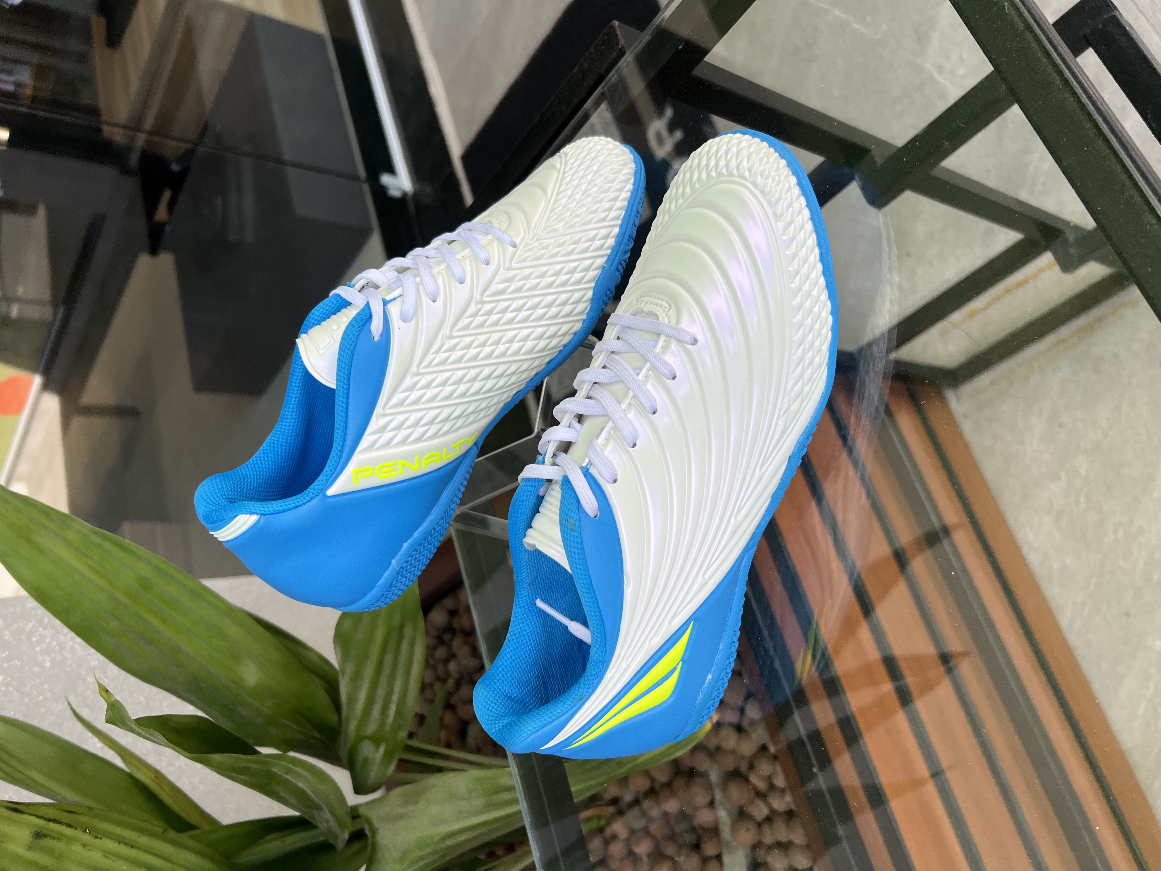 Chuteira Futsal Penalty Viento Branca/Azul