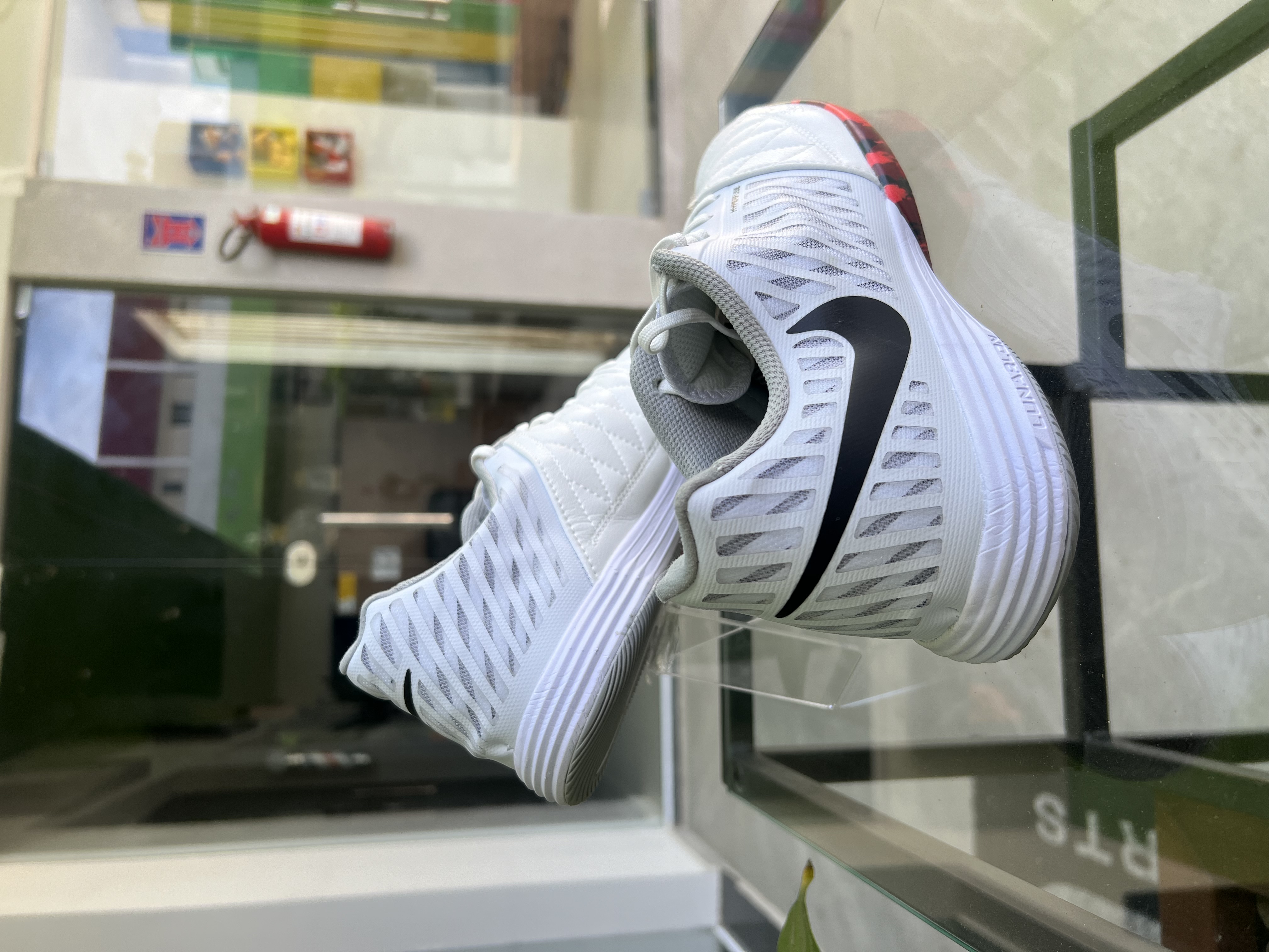 Chuteira Futsal Nike Lunar Gato Branca/Laranja