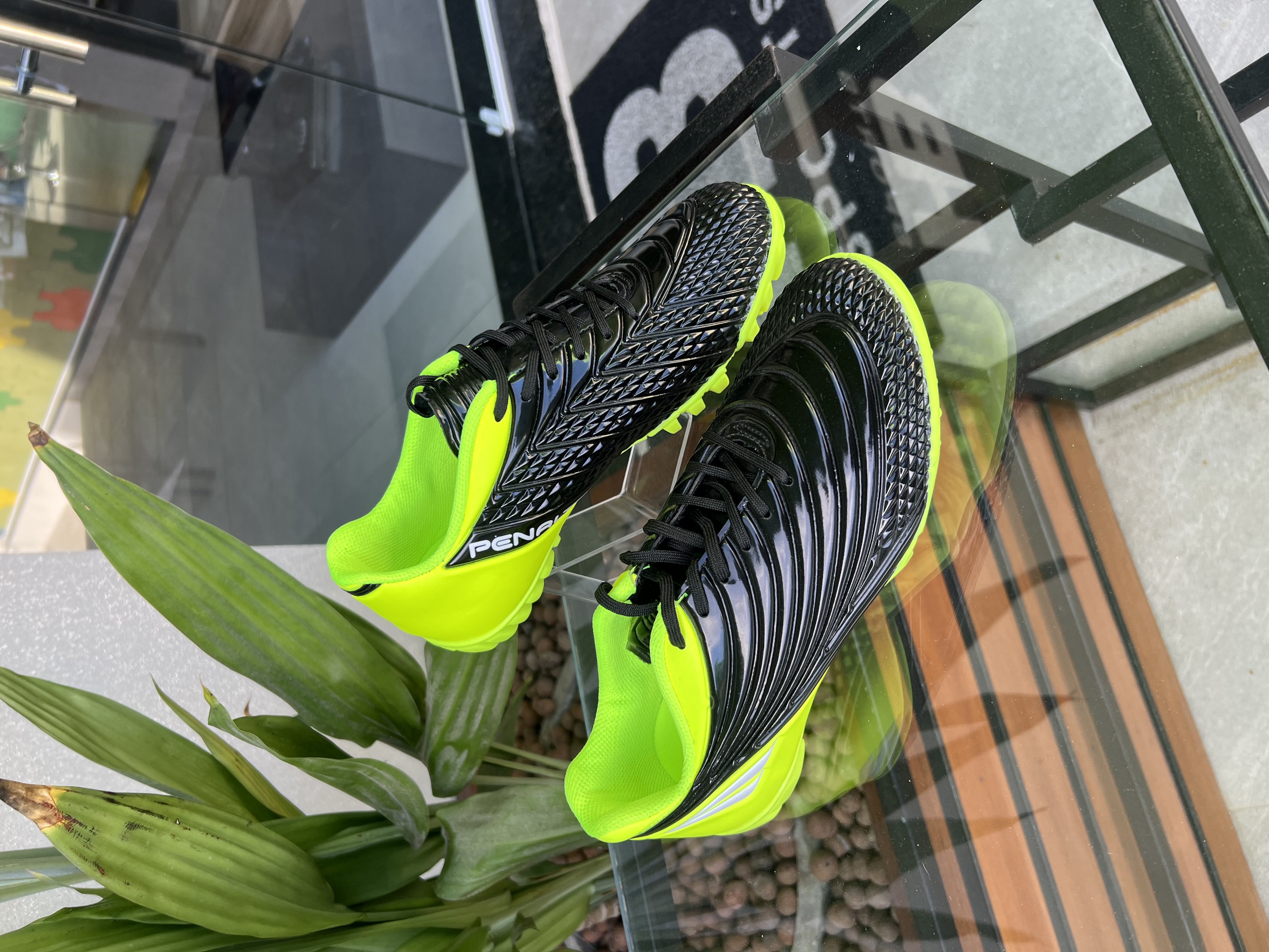 Chuteira Society Penalty Viento Preta/Amarela