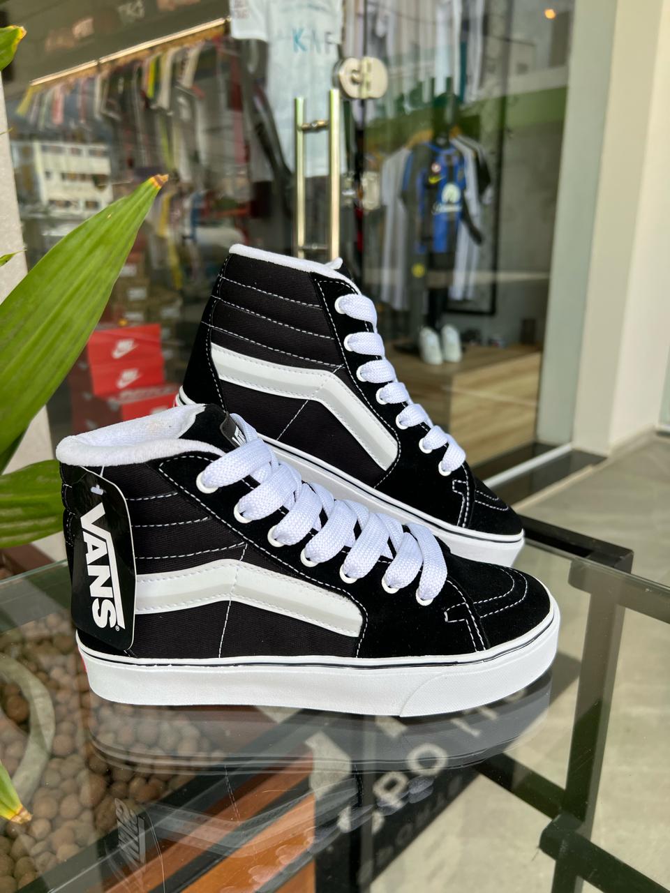 Bota Knu Skool Preto