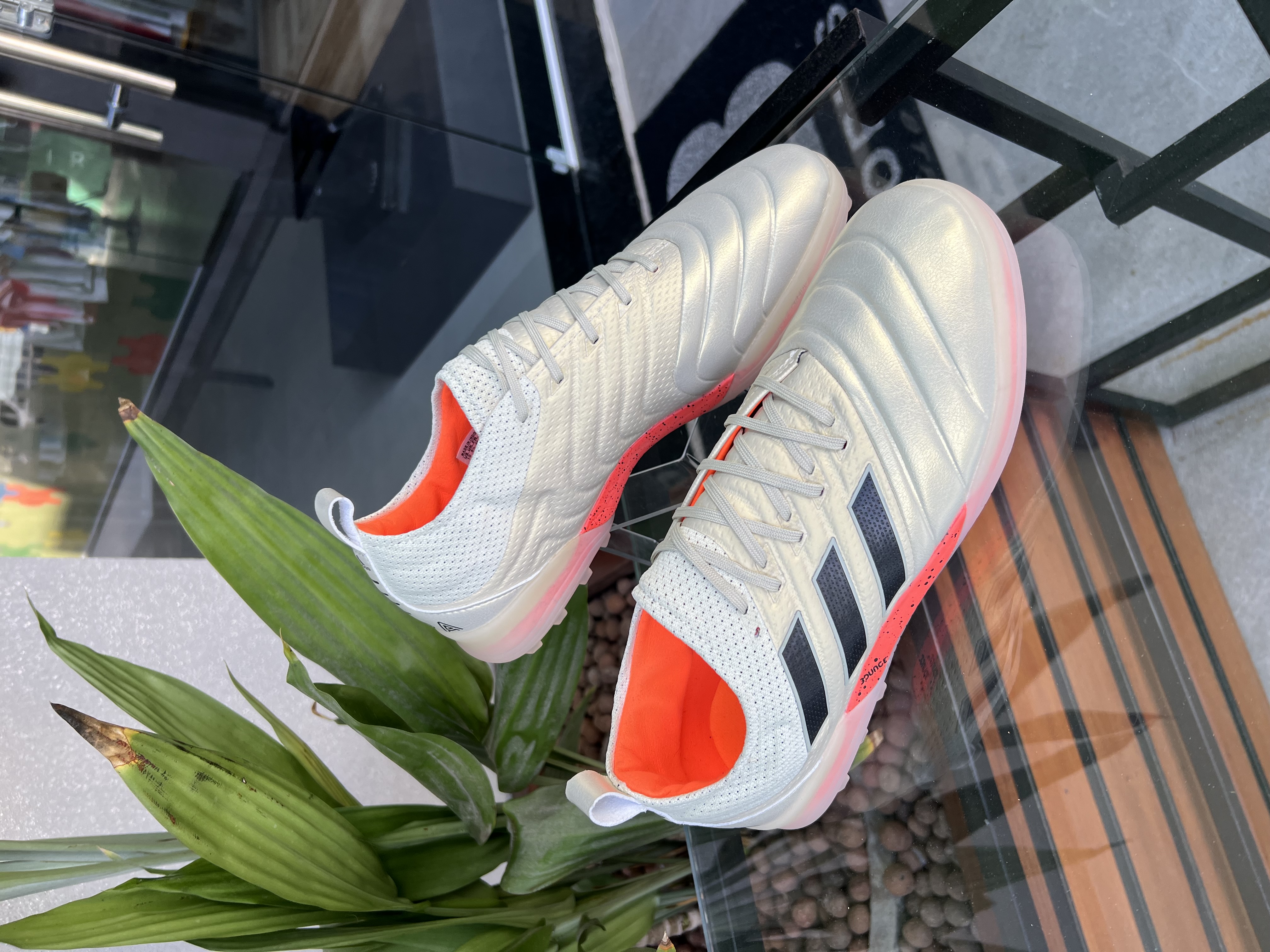 Chuteira Society Adidas Copa dourada