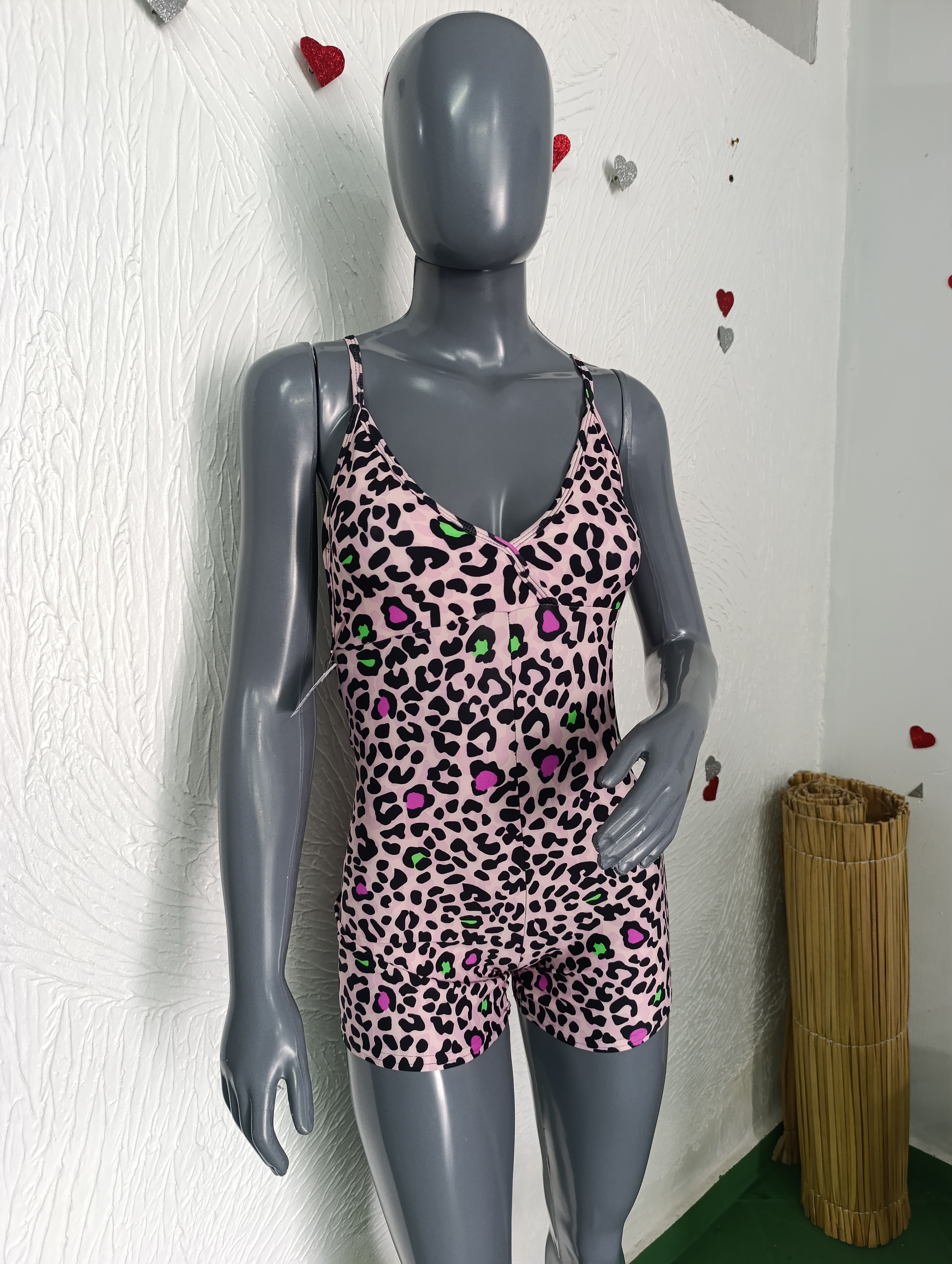 Macaquito M Empina bumbum. Estampa Rosa