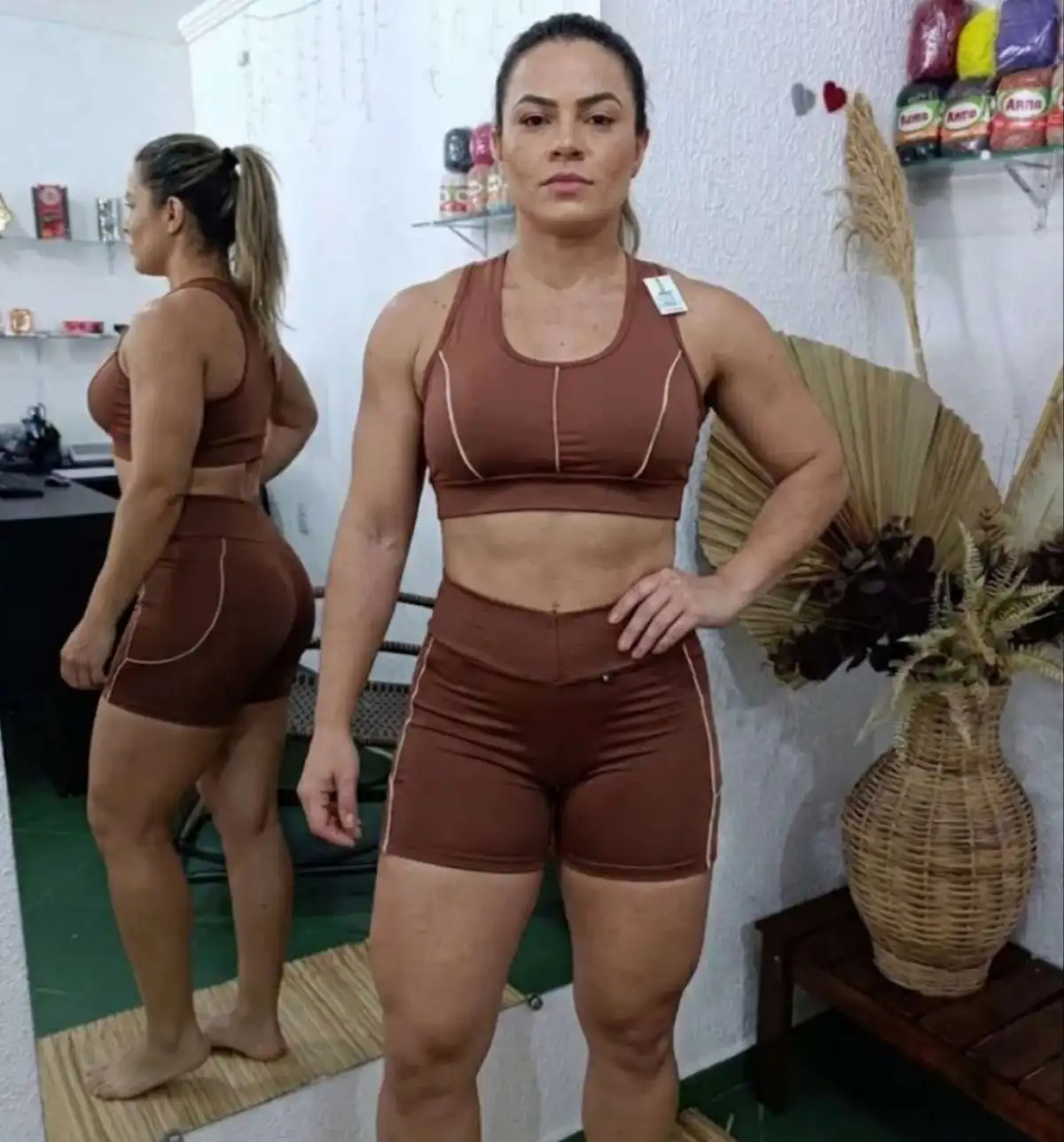 Conjunto de Short GG Com bolso. Cor: Marrom
