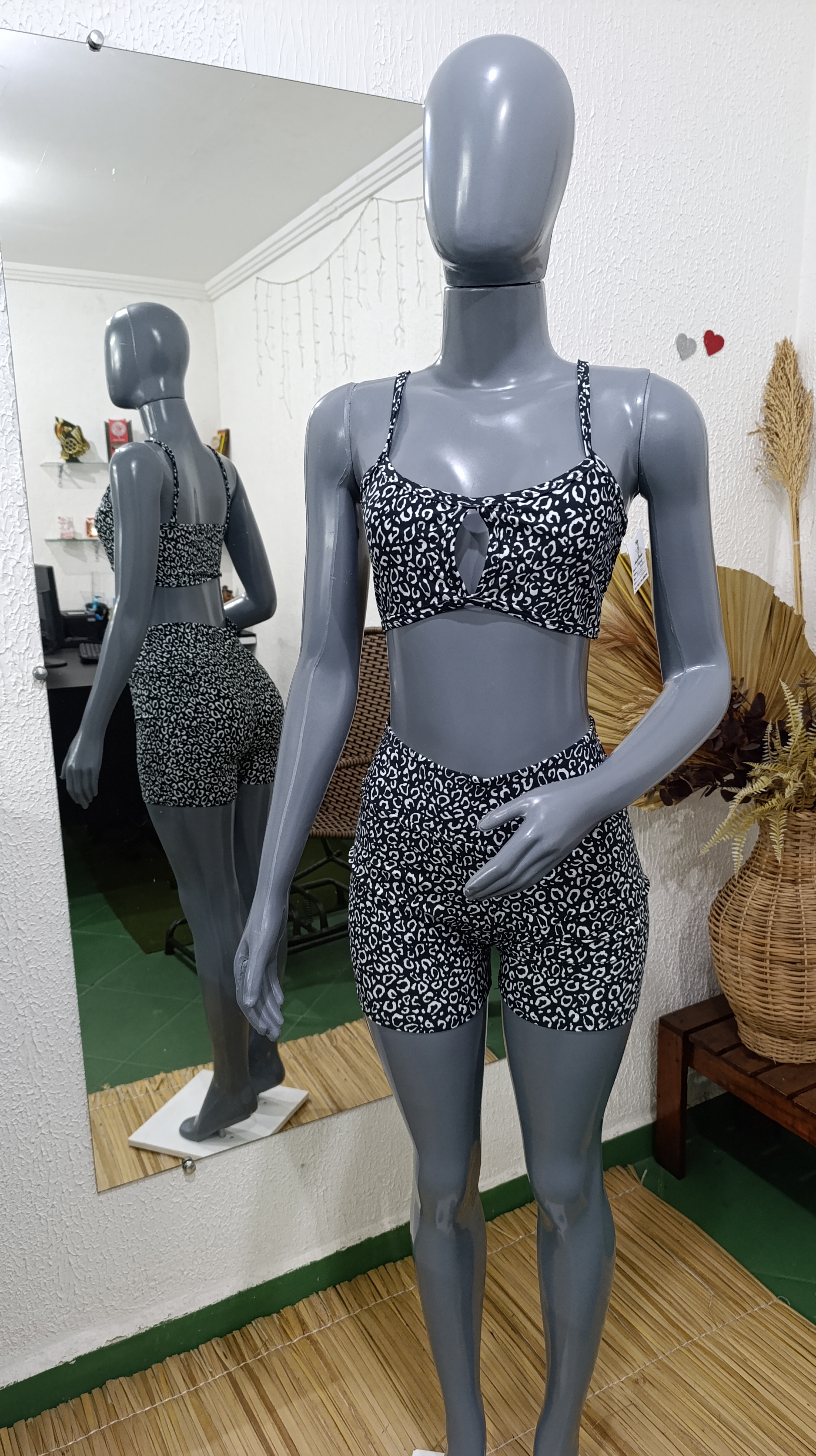 Conjunto de Short M Stefany cor PRETA com branco