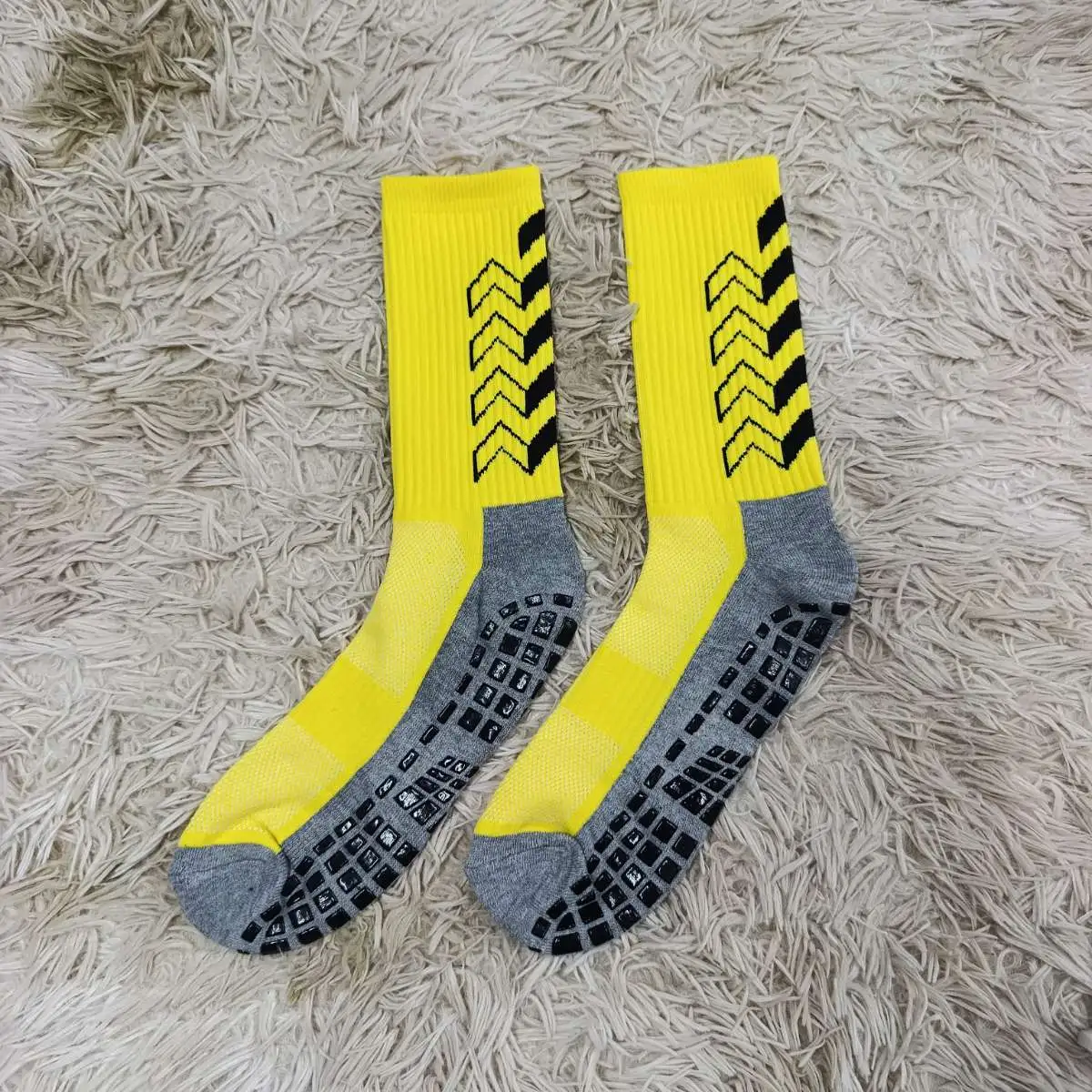 Meia Antiaderente. Cor: Amarelo/preto