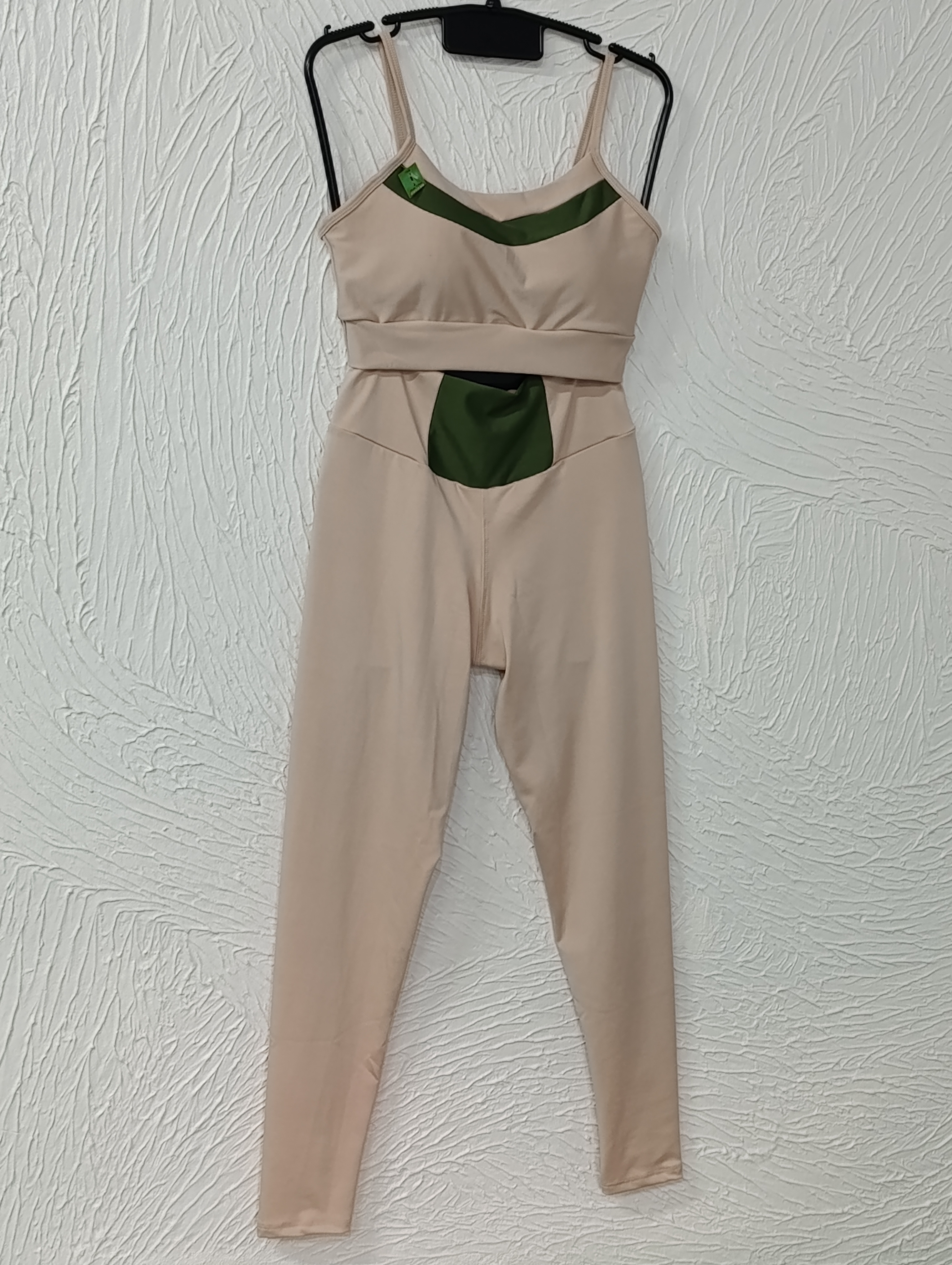Conjunto de Legging G. Top/bojo. Calça/forrada. Cor: Nude com verde Militar