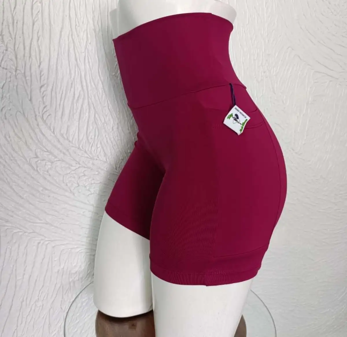 Short P. Poliamida. Com BOLSOS. Cor: Vinho