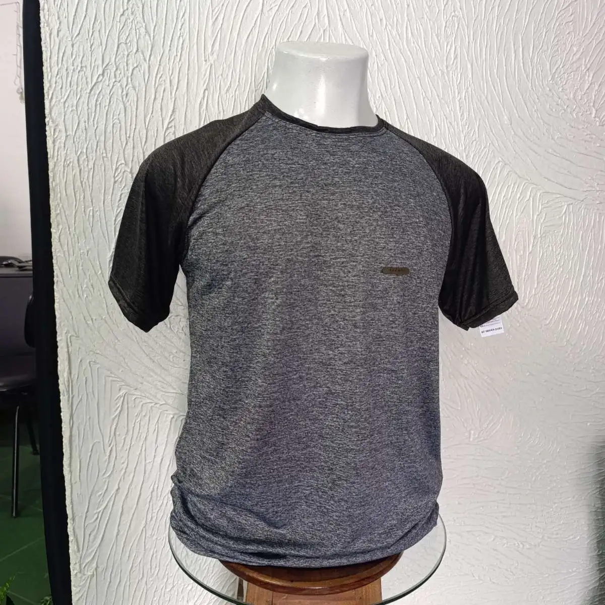 Camisa G. Dryfit. Cinza com manga grafite