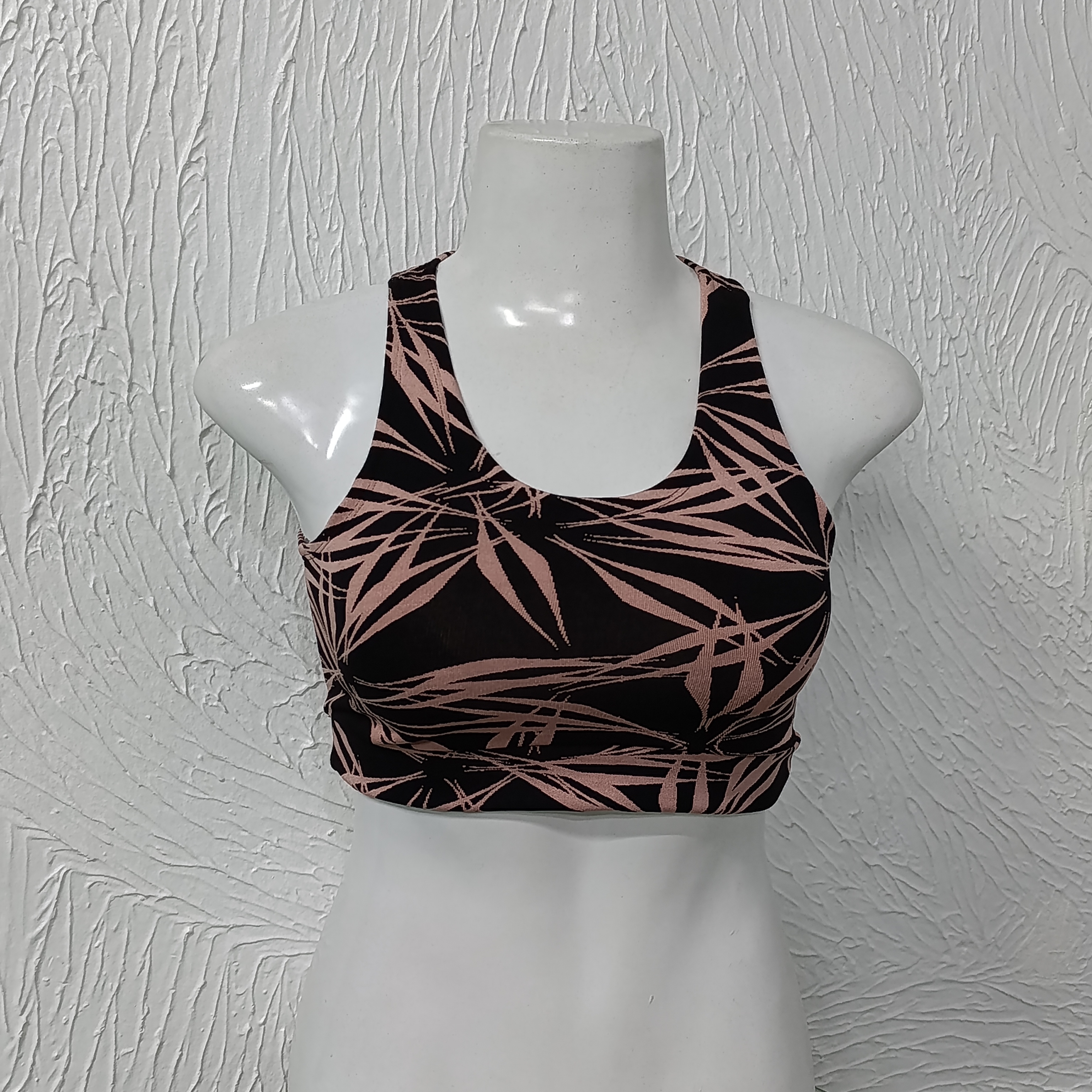 Top M. Com bojo. Jacquard. Cor preto com bege.