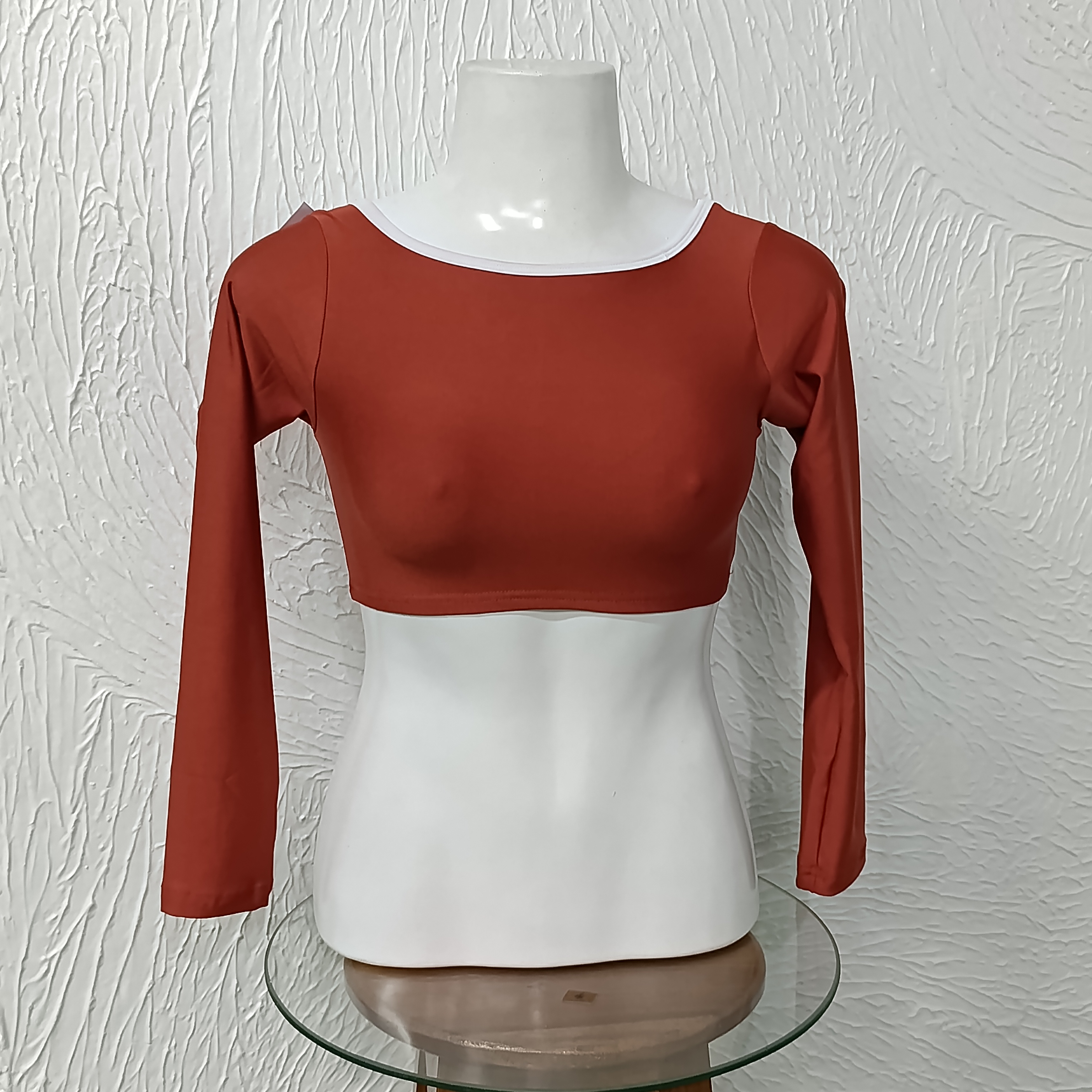 Cropped G manga longa. Ágatha. Cor Terra Cota