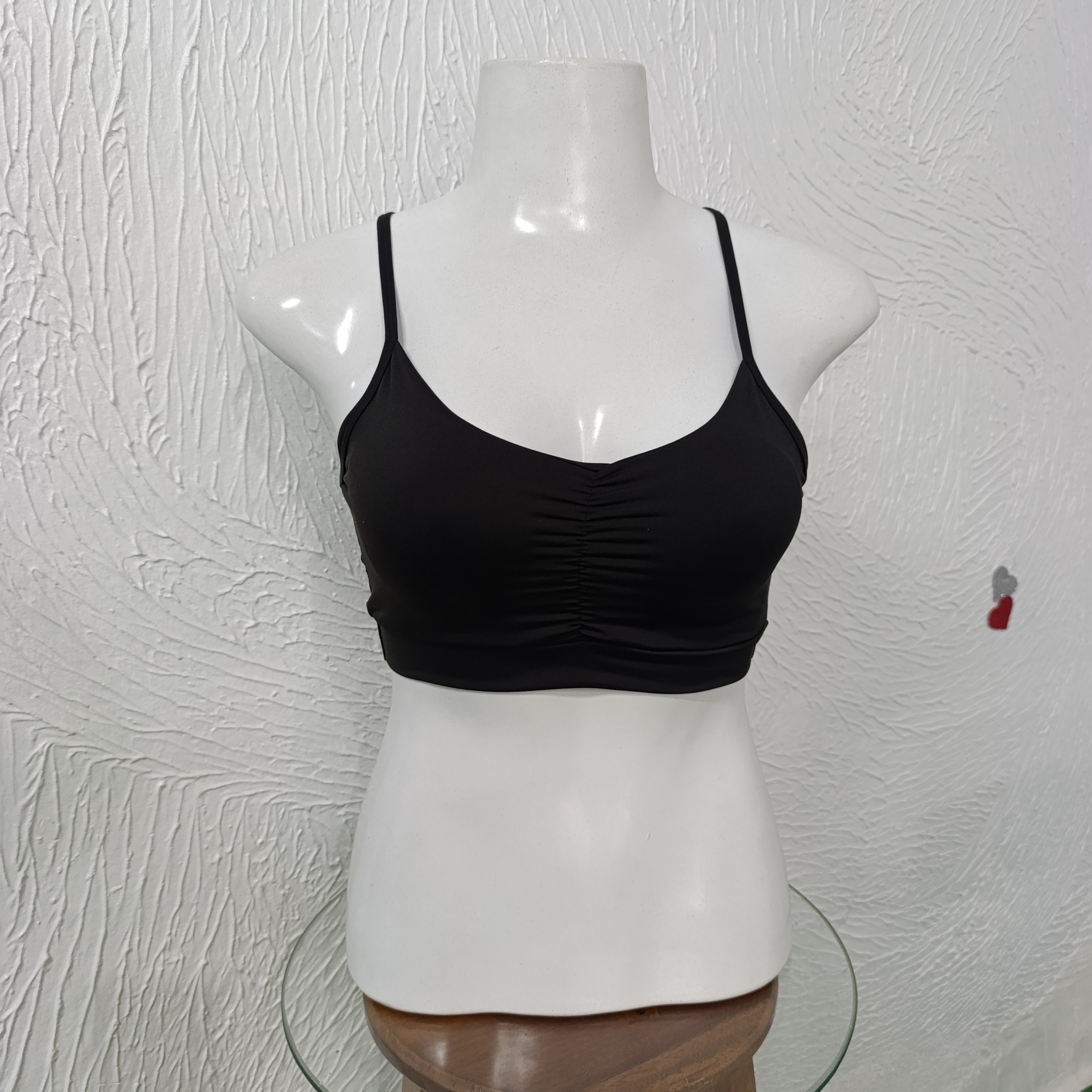 Top M com Bojo. Franzido na frente. Cor PRETA