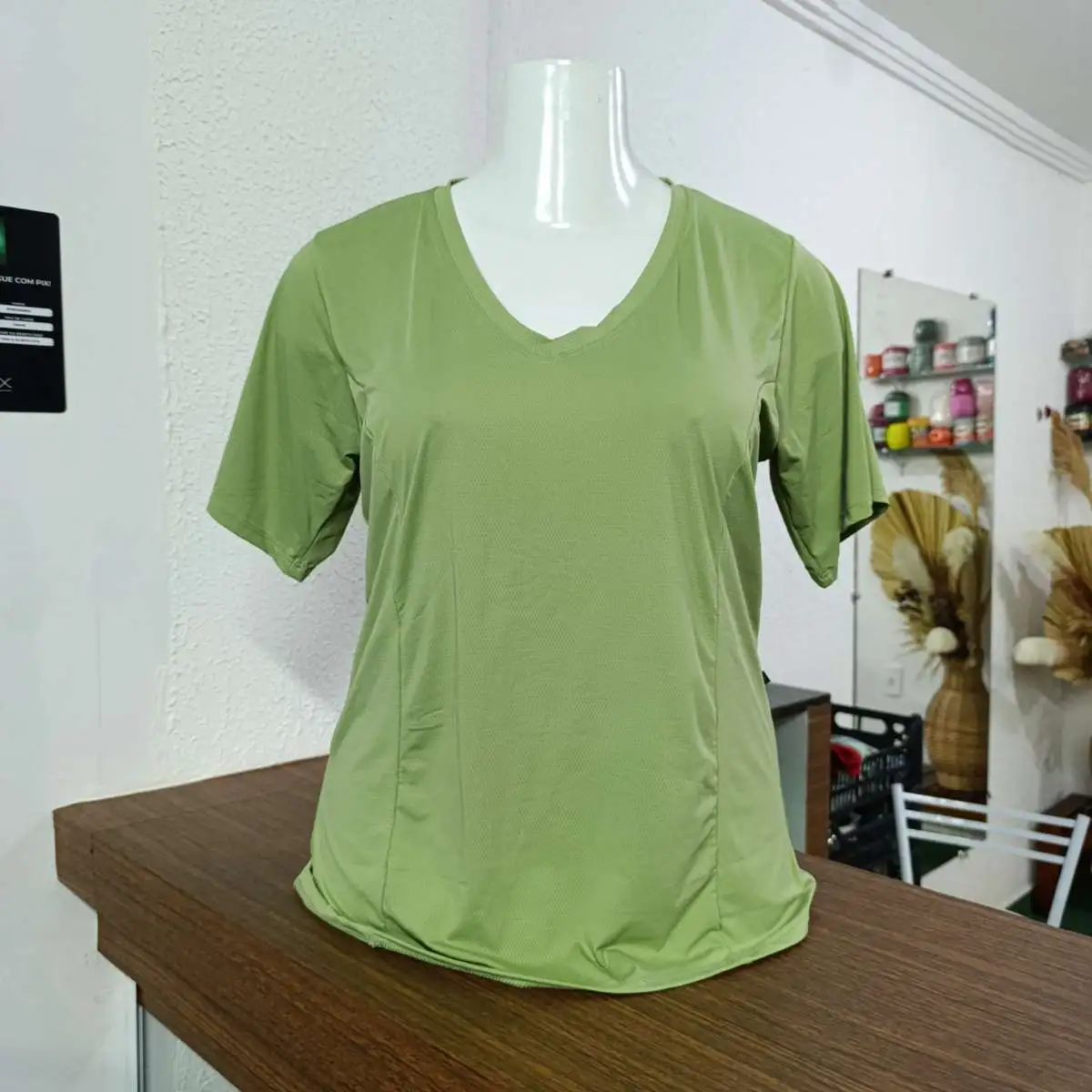 Blusa G2 POLIAMIDA. Costura na frente. Cor verde abacate
