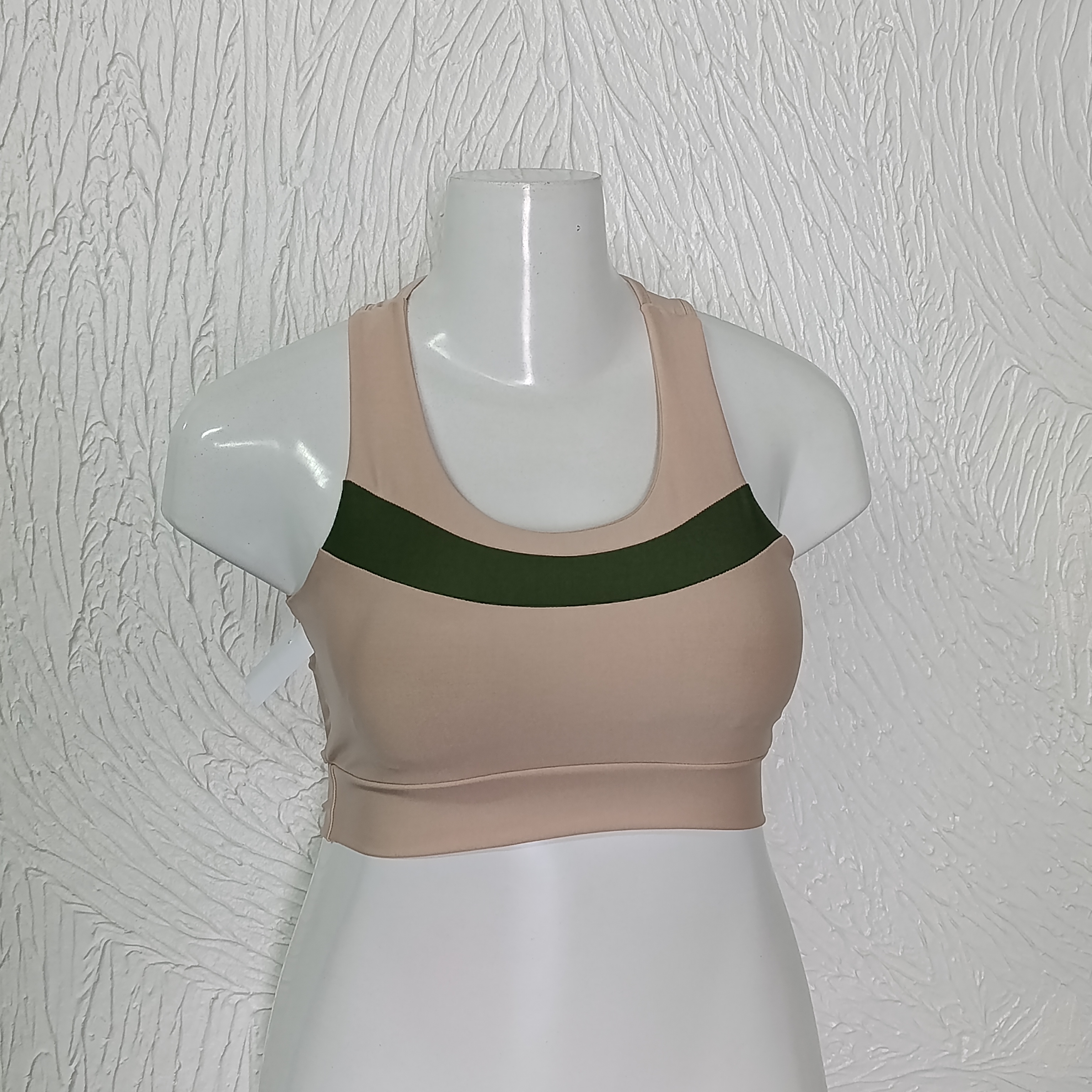 Top GG com bojo. Cor Bege com verde Militar