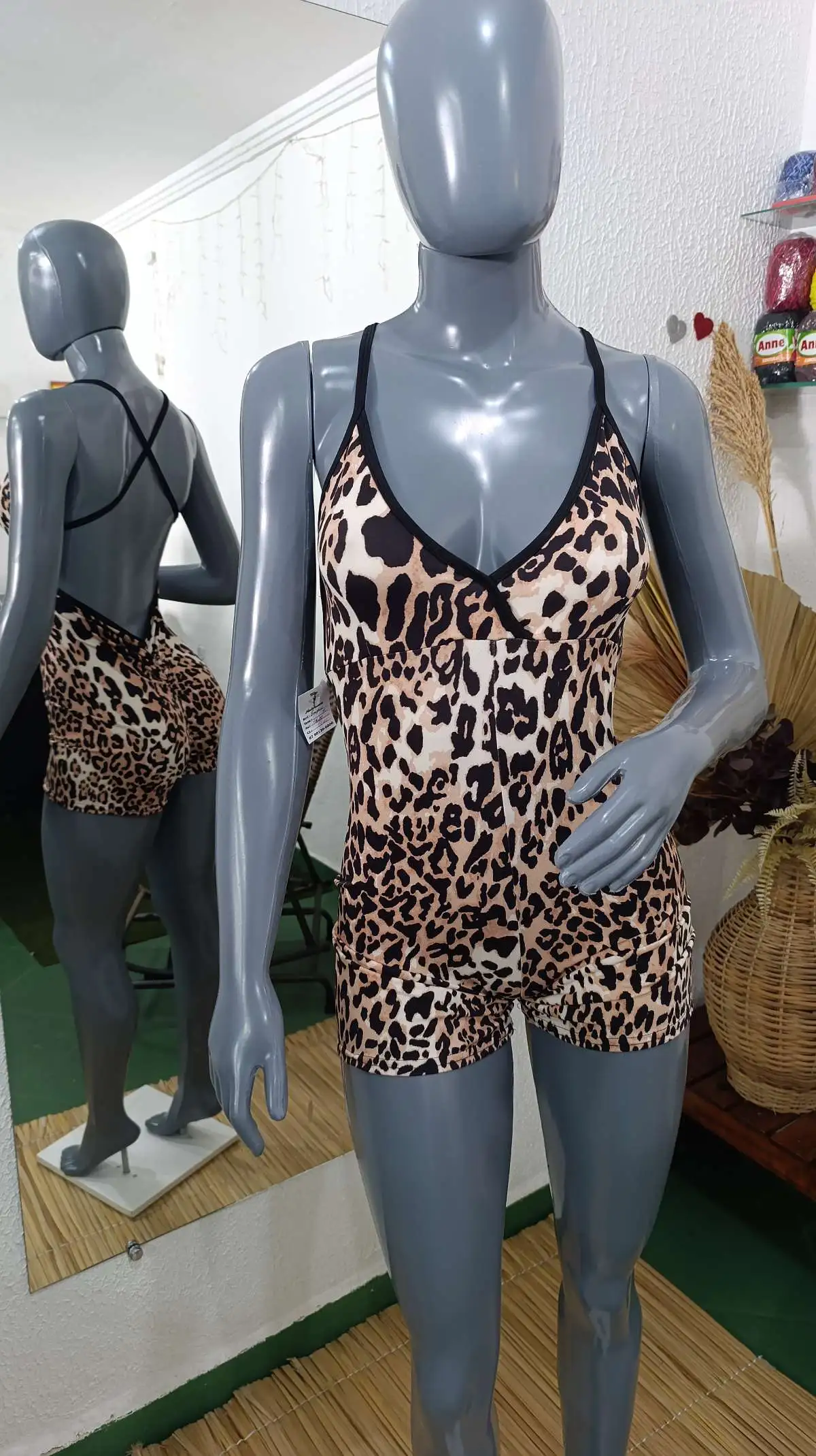 Macaquito M Empina bumbum. Estampa Marrom com preto e bege