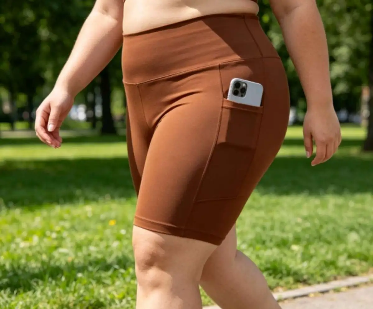 Short GG. Poliamida. Com BOLSOS. Cor: Marrom/Chocolate