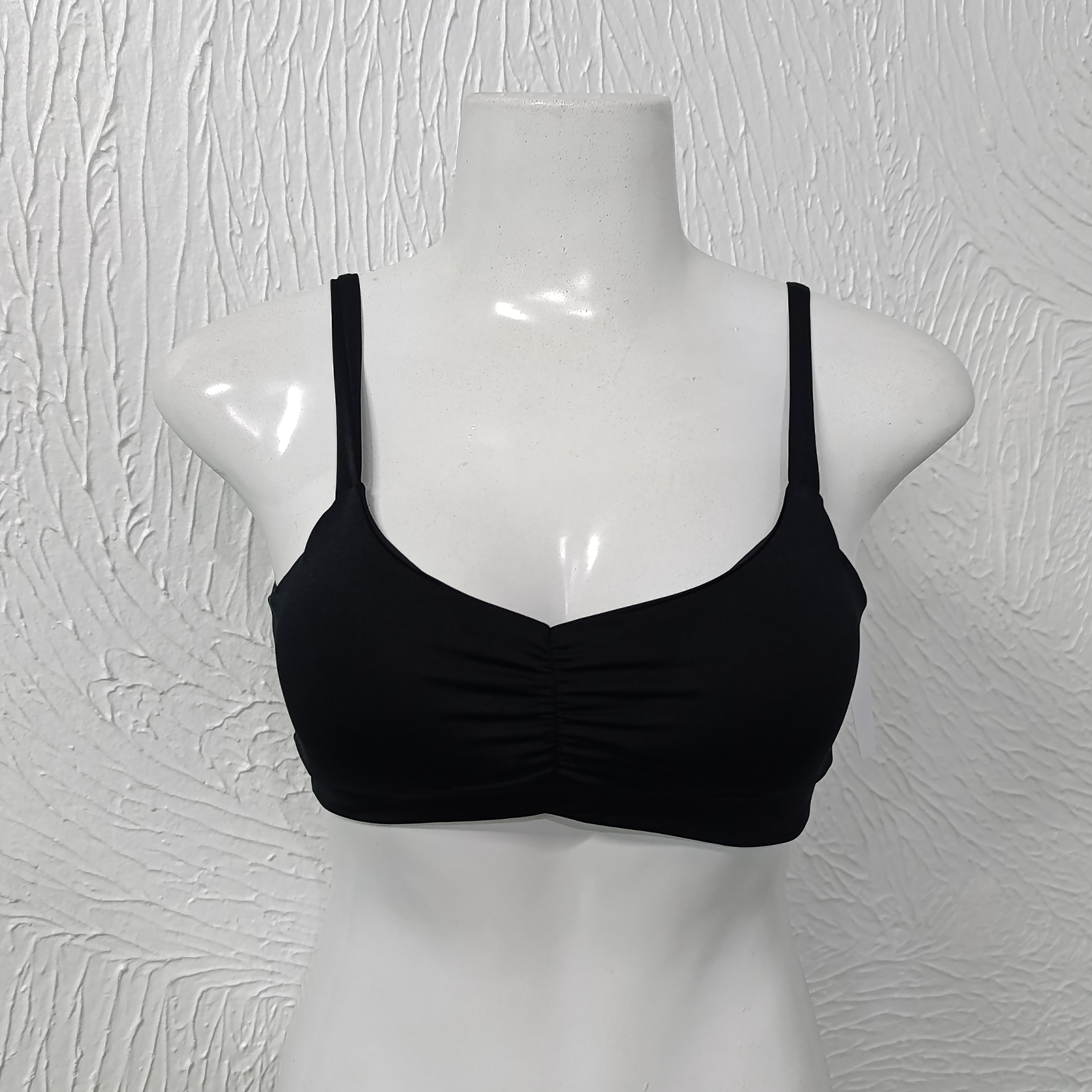 Top G. Com bojo. Cor preta. Franzido.