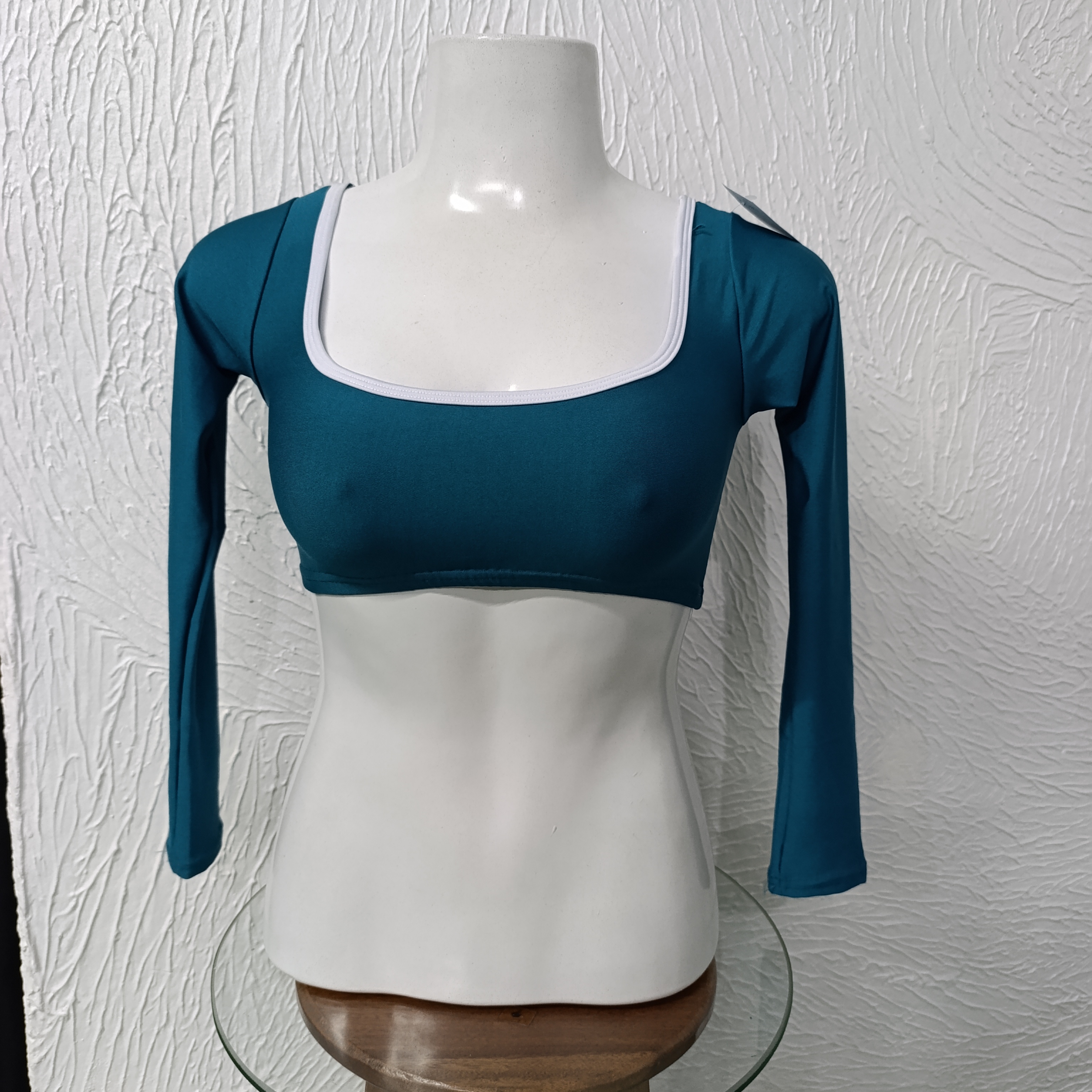 Cropped M manga longa. Cor verde petróleo