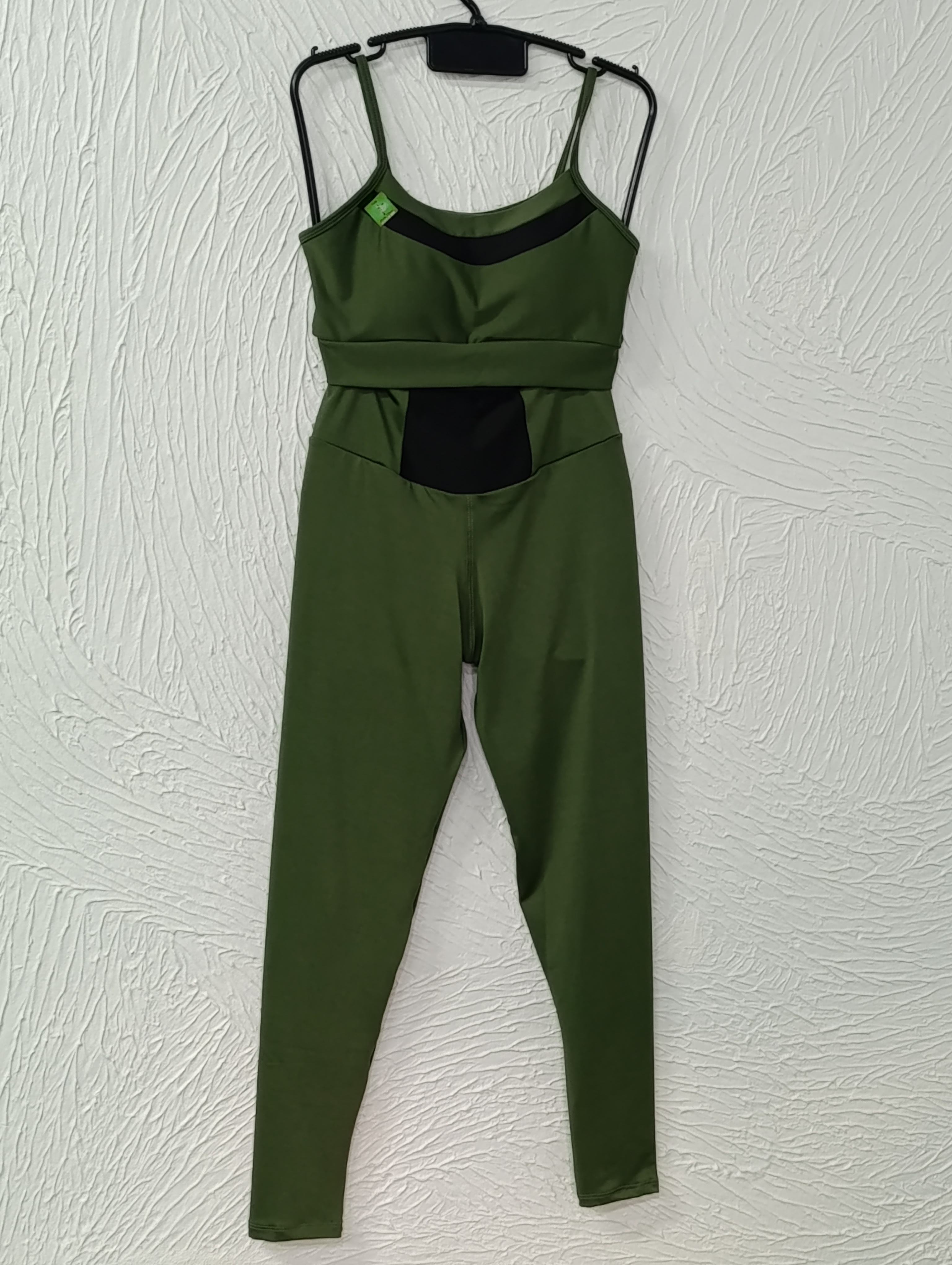 Conjunto de Legging G. Top/bojo. Calça/forrada. Cor Verde Militar com preta.