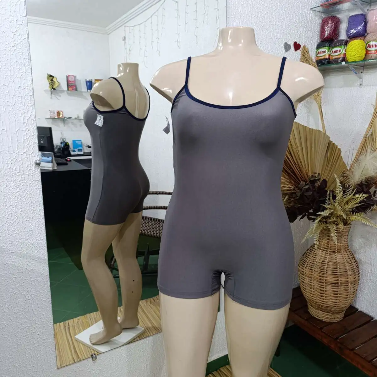 Macaquito G. Lara. Cor CINZA