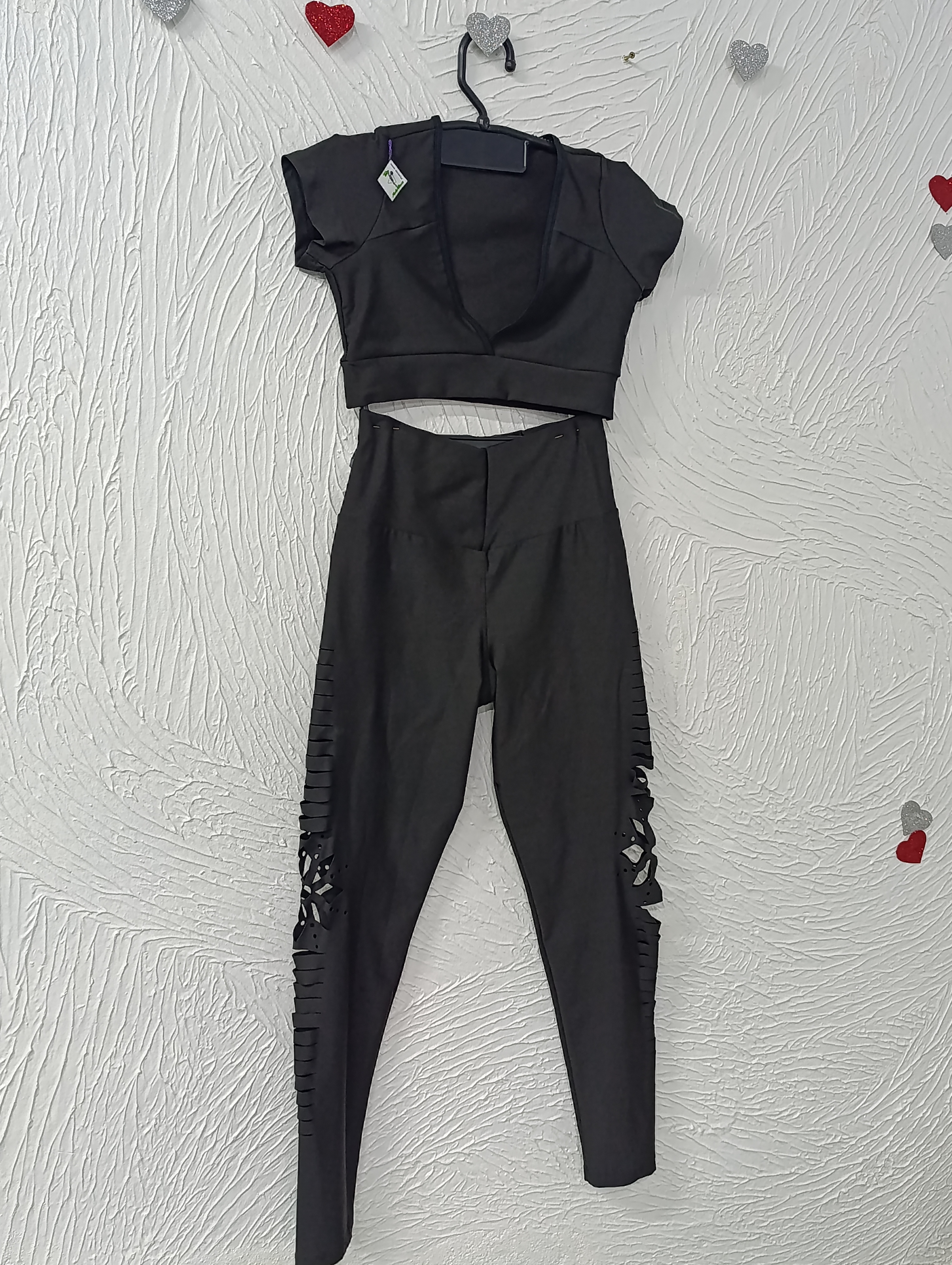 Conjunto de Legging G. Cropped. Calça Detalhes cortes.