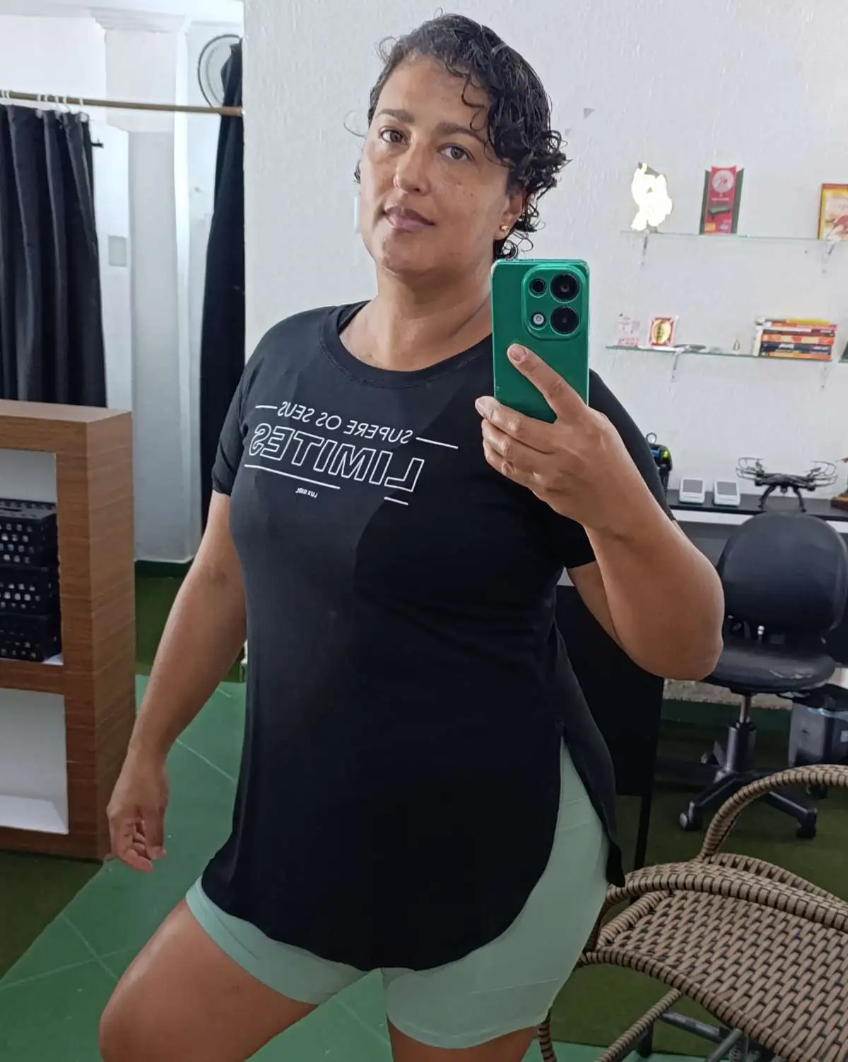 Blusa GG/G2 Longline. Limites. Cor: PRETO