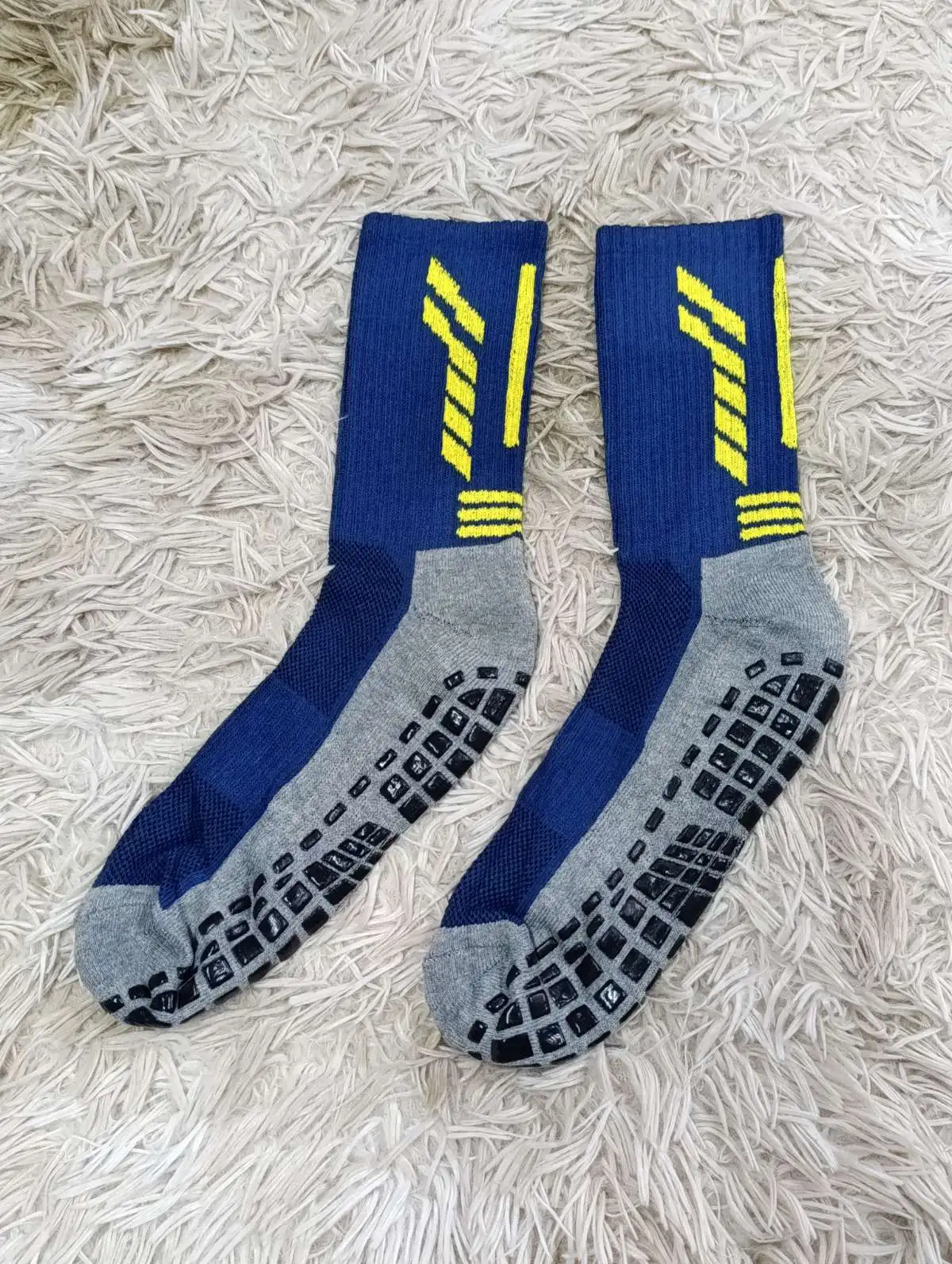 Meia Antiaderente. Cor: azul/amarelo 01