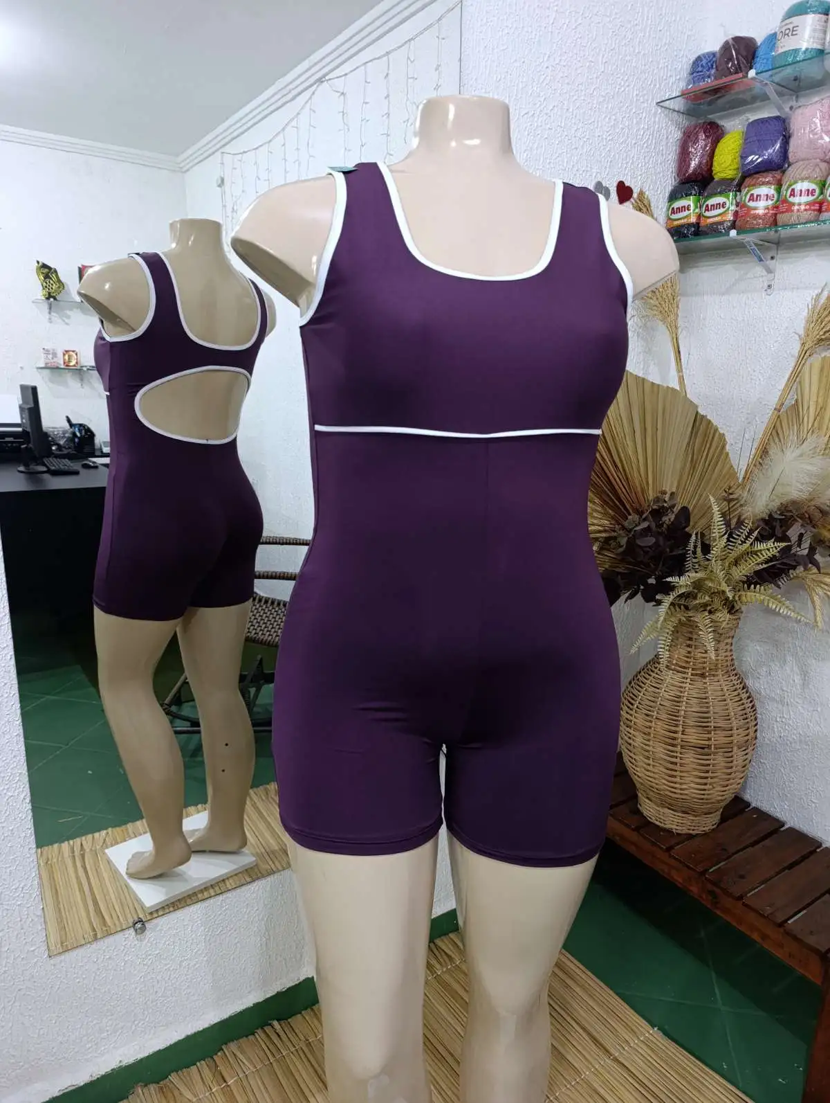 Macaquito G. Círculo nas costas. Cor: ROXO viés branco