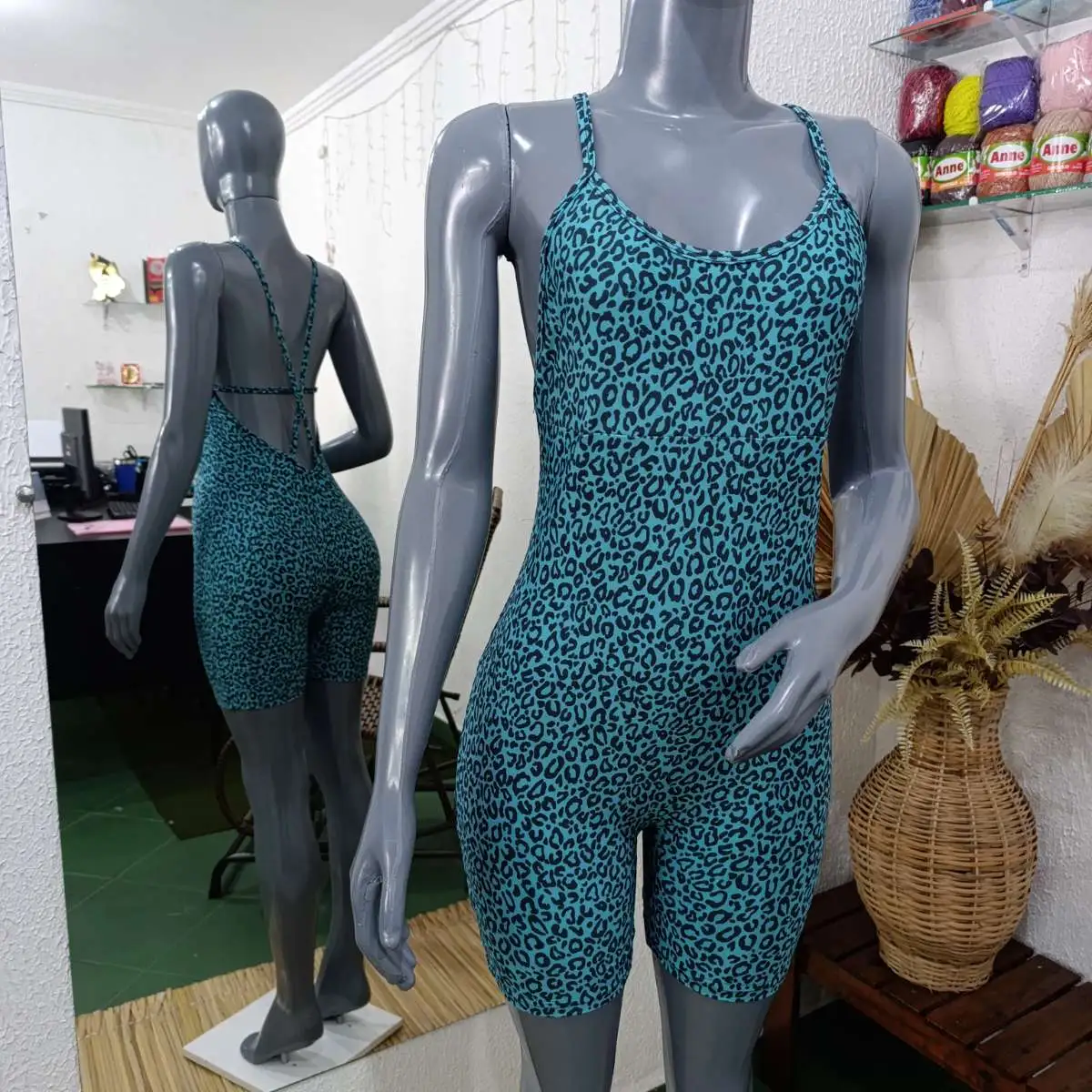 Macaquito G. Cor: Oncinha Azul