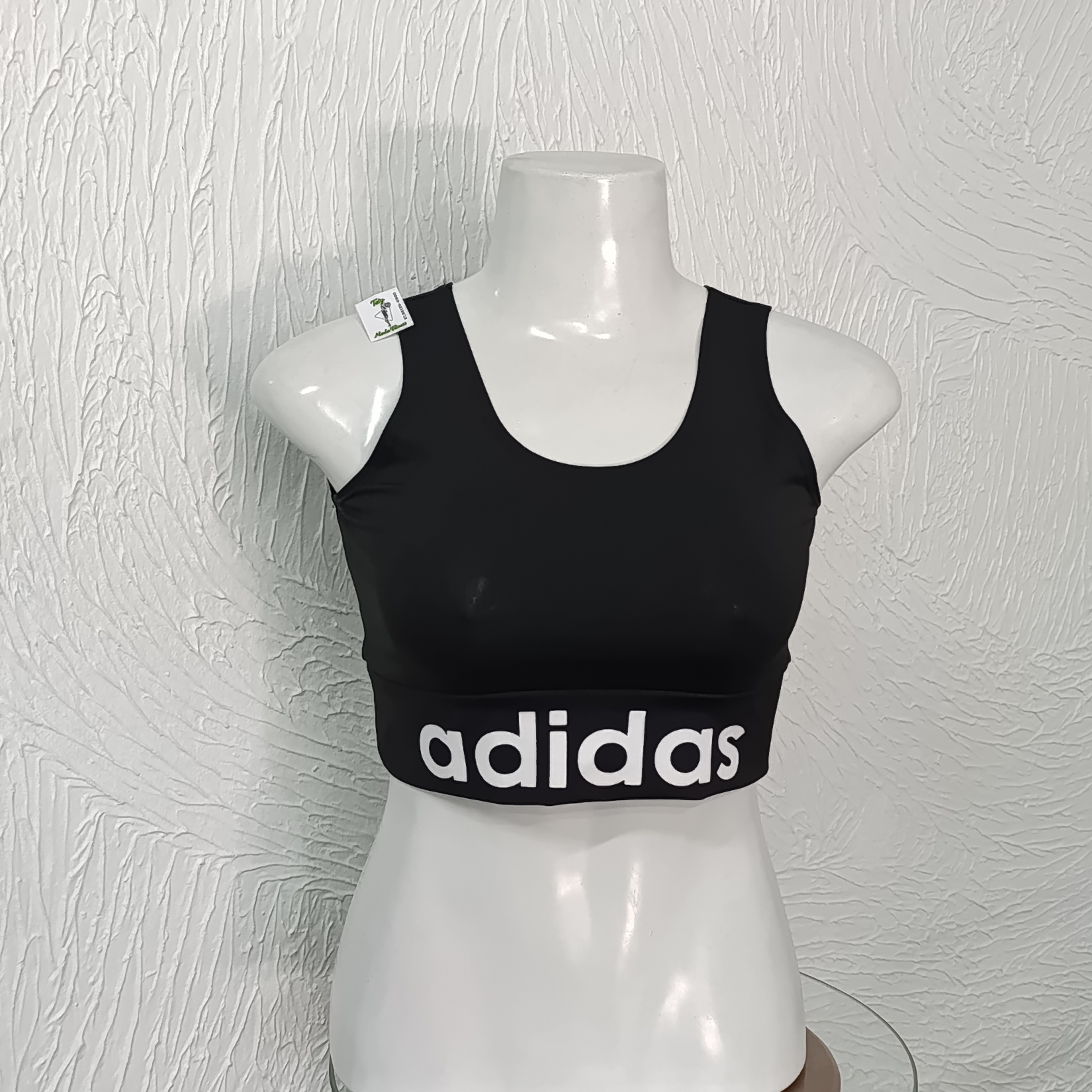 Top G. Sem bojo. Adidas. Preto
