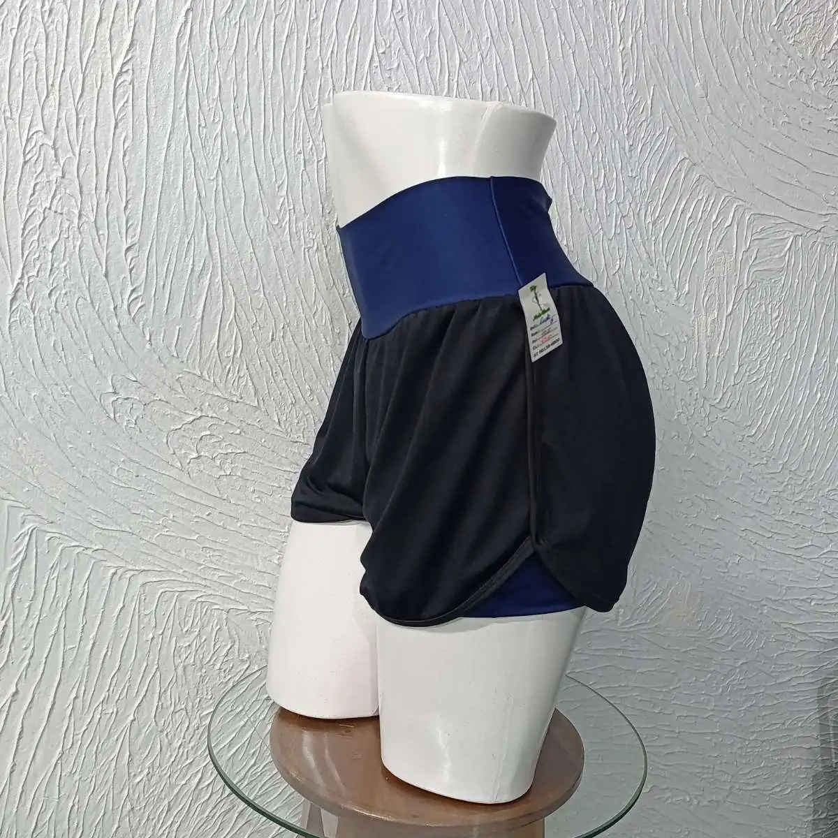 Short G. Duplo. Alta gramatura. Cores: preto e preto com azul