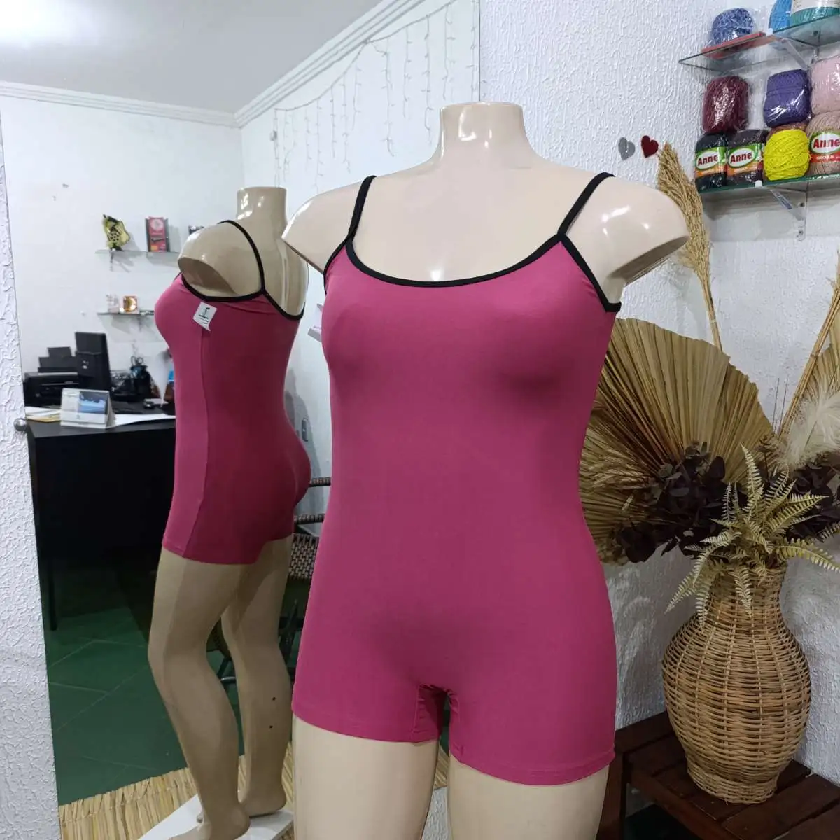 Macaquito G. Lara. Cor: Rosa