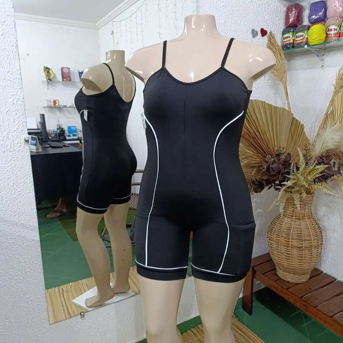 Macaquito GG veste 46. Cor preto