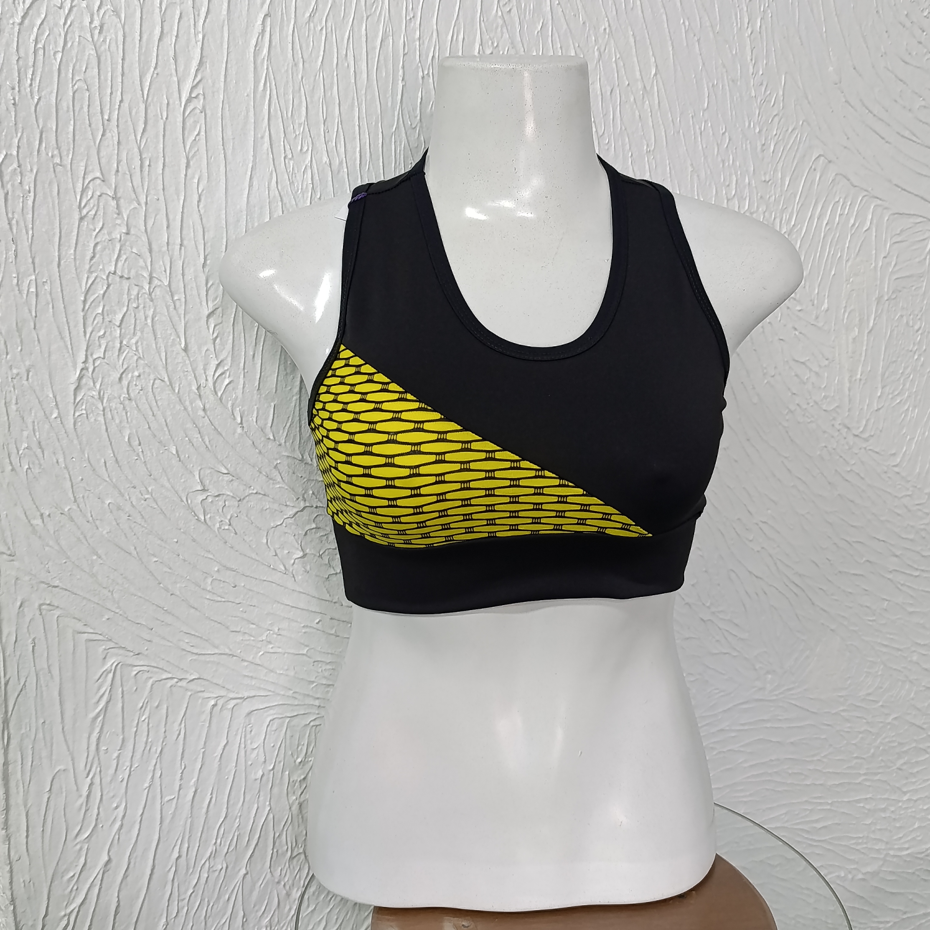 Top G. Sem bojo. Preto com amarelo