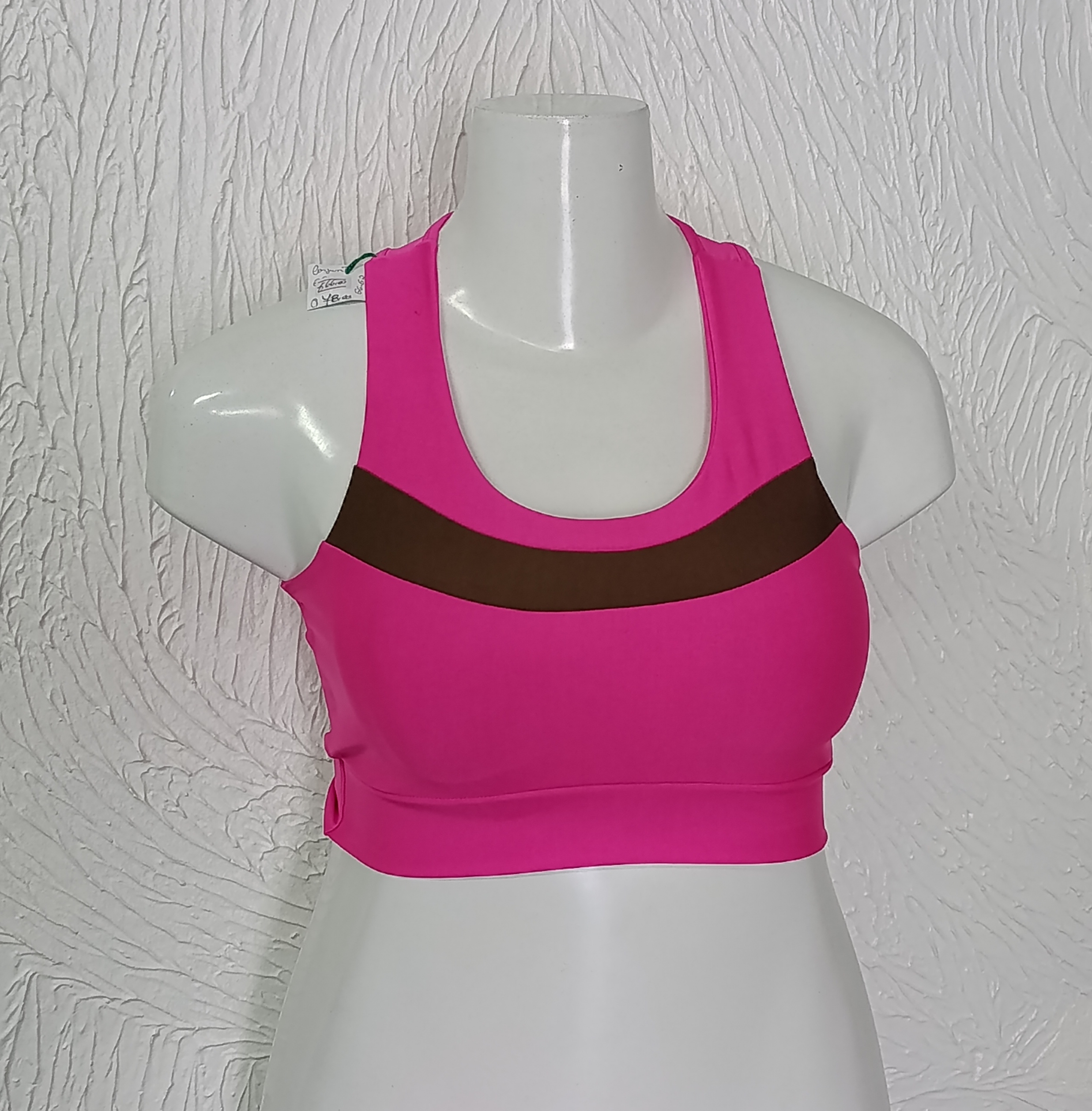 Top GG com bojo. Cor pink com marrom