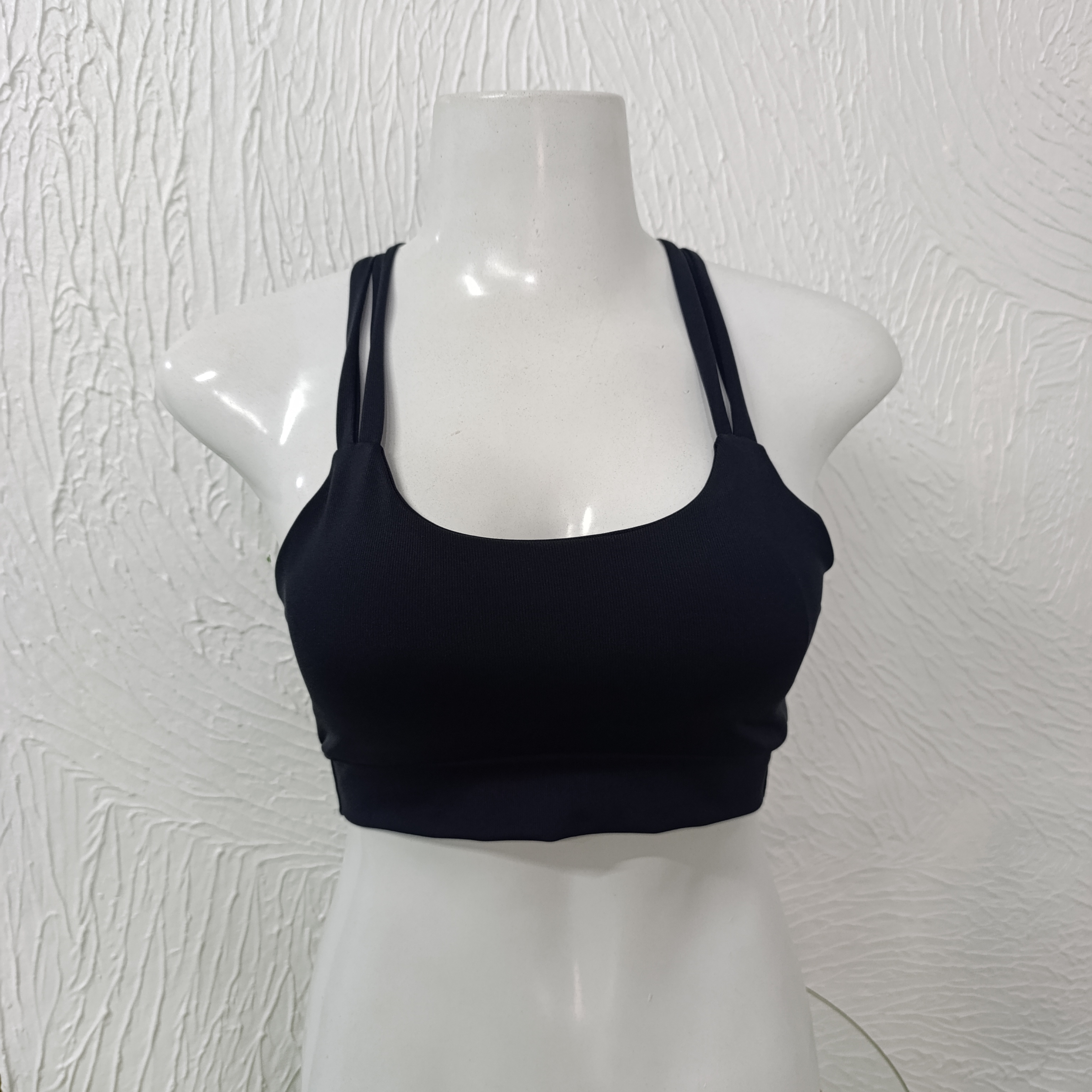 Top M Poliamida canelada. Alta compressão. Cor PRETA