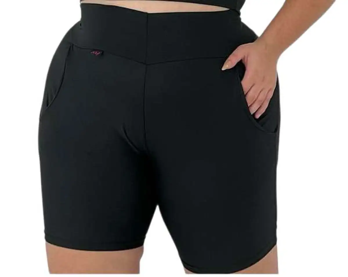 Short G2 com bolsos. Veste 46/48. Cor preta