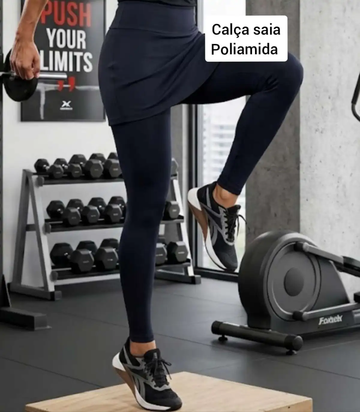 Legging G. Com saia. Poliamida. Cor preta
