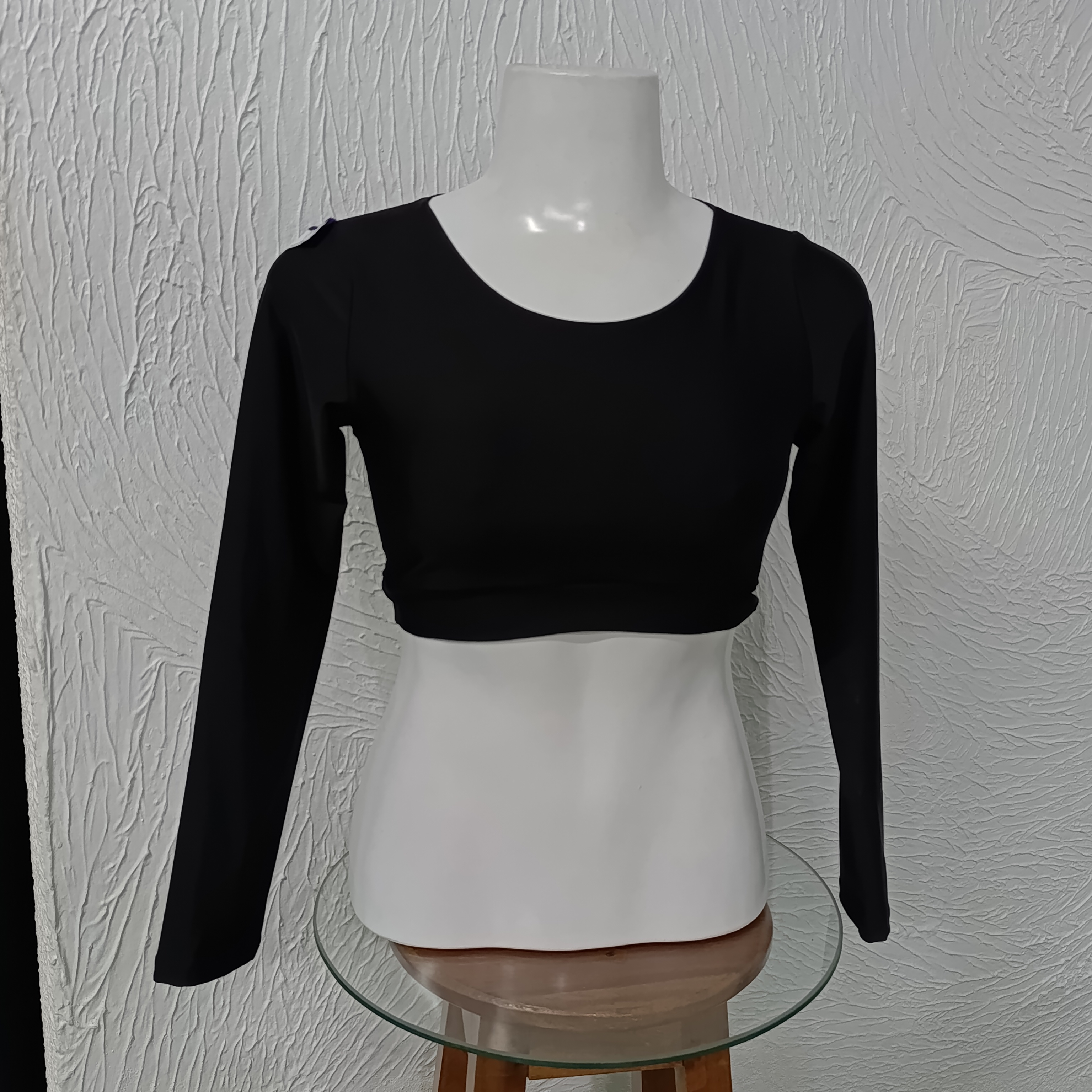 Cropped G manga longa. Cor PRETA