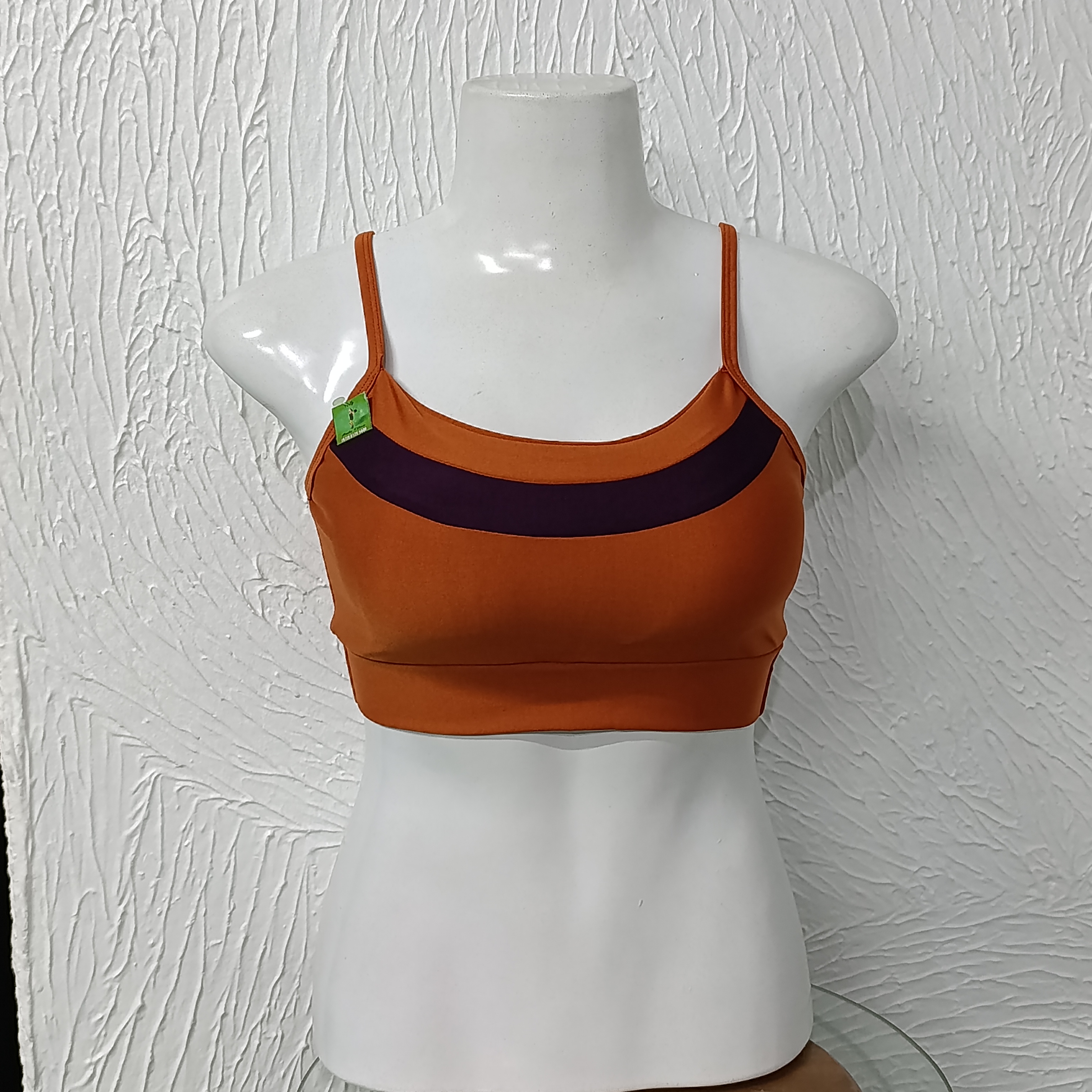 Top G. Com bojo. Cor TELHA com roxo