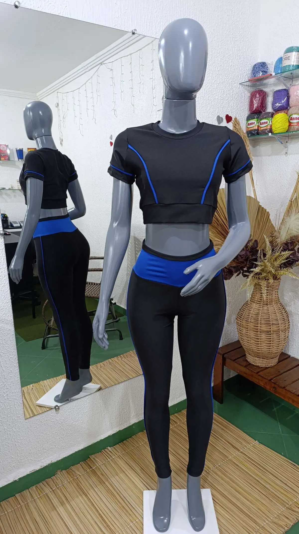 Conjunto de Legging M COM CROPPED Preto e viés azul